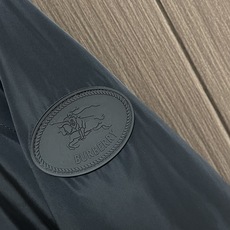 Burberry 硅胶印章尼龙连帽外套,不管是材质还是细节还原度以及工艺制作方面不惧任何挑战,只为给大家 Burberry 硅胶印章尼龙连帽外套,不管是材质还是细节还原度以及工艺制作方面不惧任何挑战,只为给大家