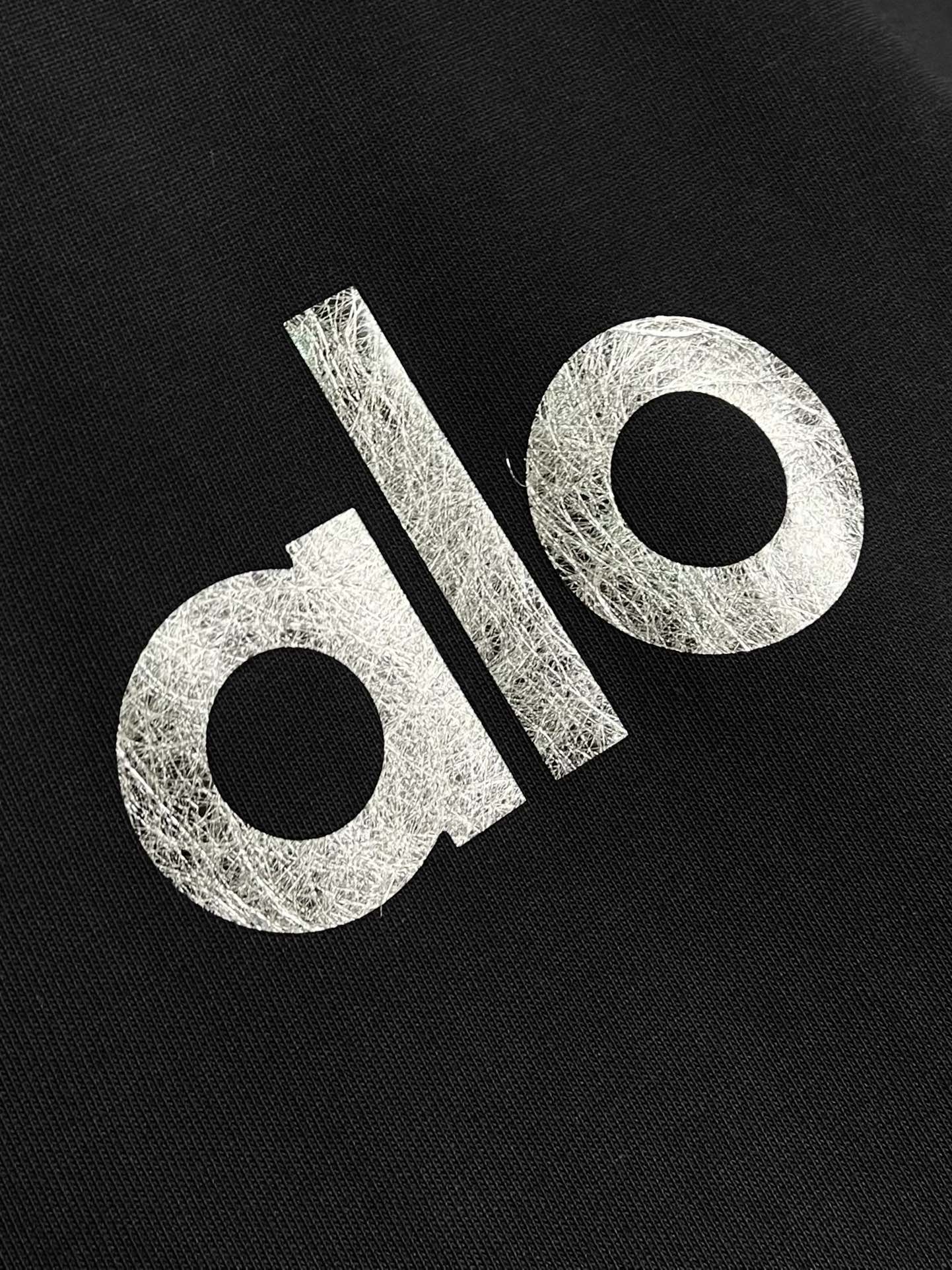 Alo 简约经典大字母logo印花情侣圆领长袖T恤，原版定制240g纯棉双纱面料，面料缩水控制在2％出口