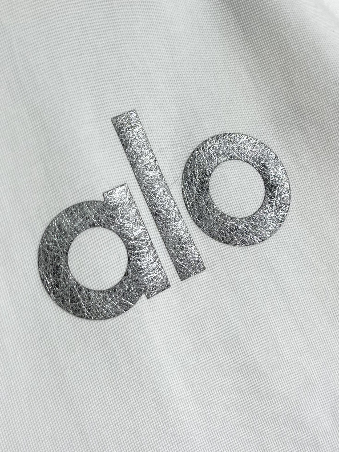 Alo 简约经典大字母logo印花情侣圆领长袖T恤，原版定制240g纯棉双纱面料，面料缩水控制在2％出口