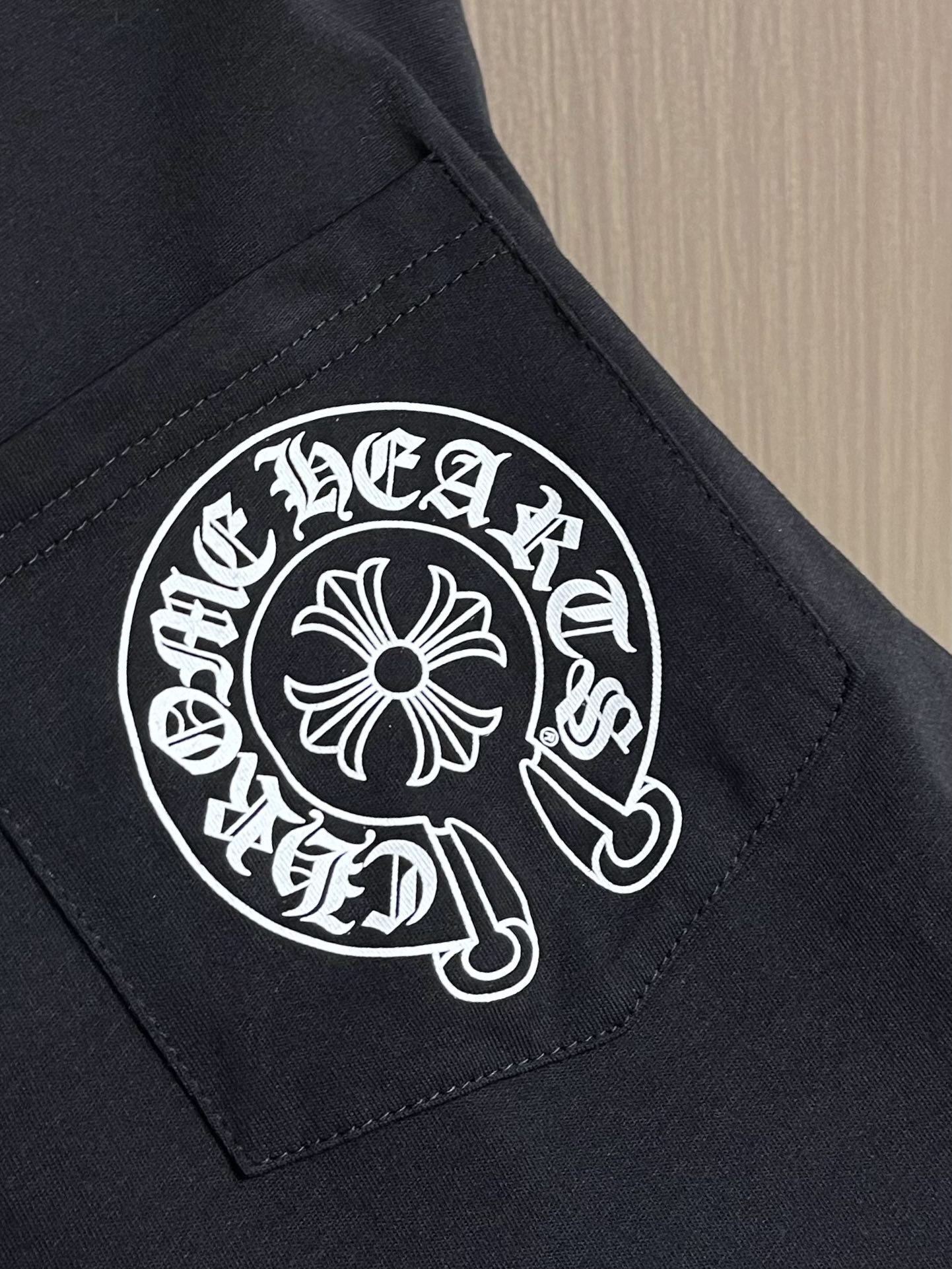 Come hearts CH 克罗心涂鸦字母限定梵文印花长袖T恤，领口袖口高克重螺纹，面料定织定染280