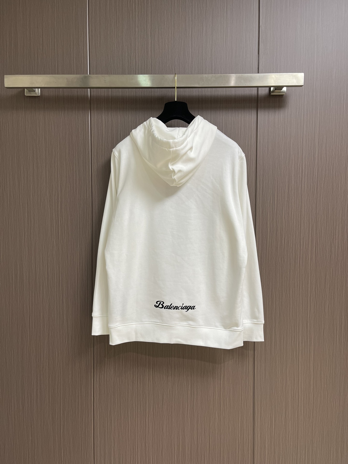 balenciaga 印花连帽卫衣，配置了高支数翻绒面料面料，卫衣面料高达430克，份量感十足，高密度的