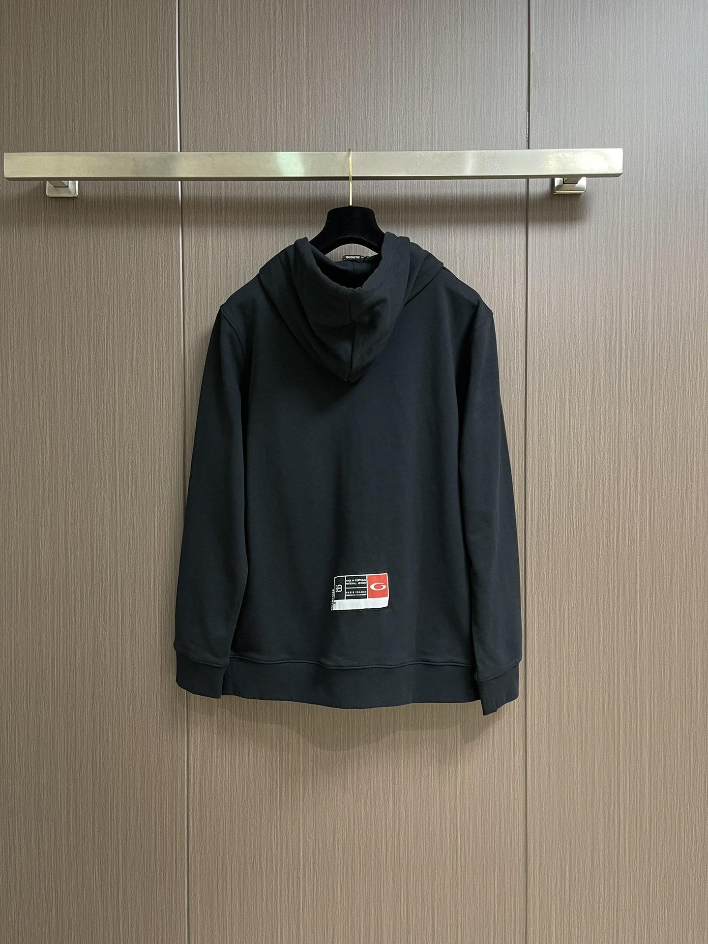 balenciaga logo标识印花连帽卫衣，配置了高支数翻绒面料面料，卫衣面料高达430克，份量感十