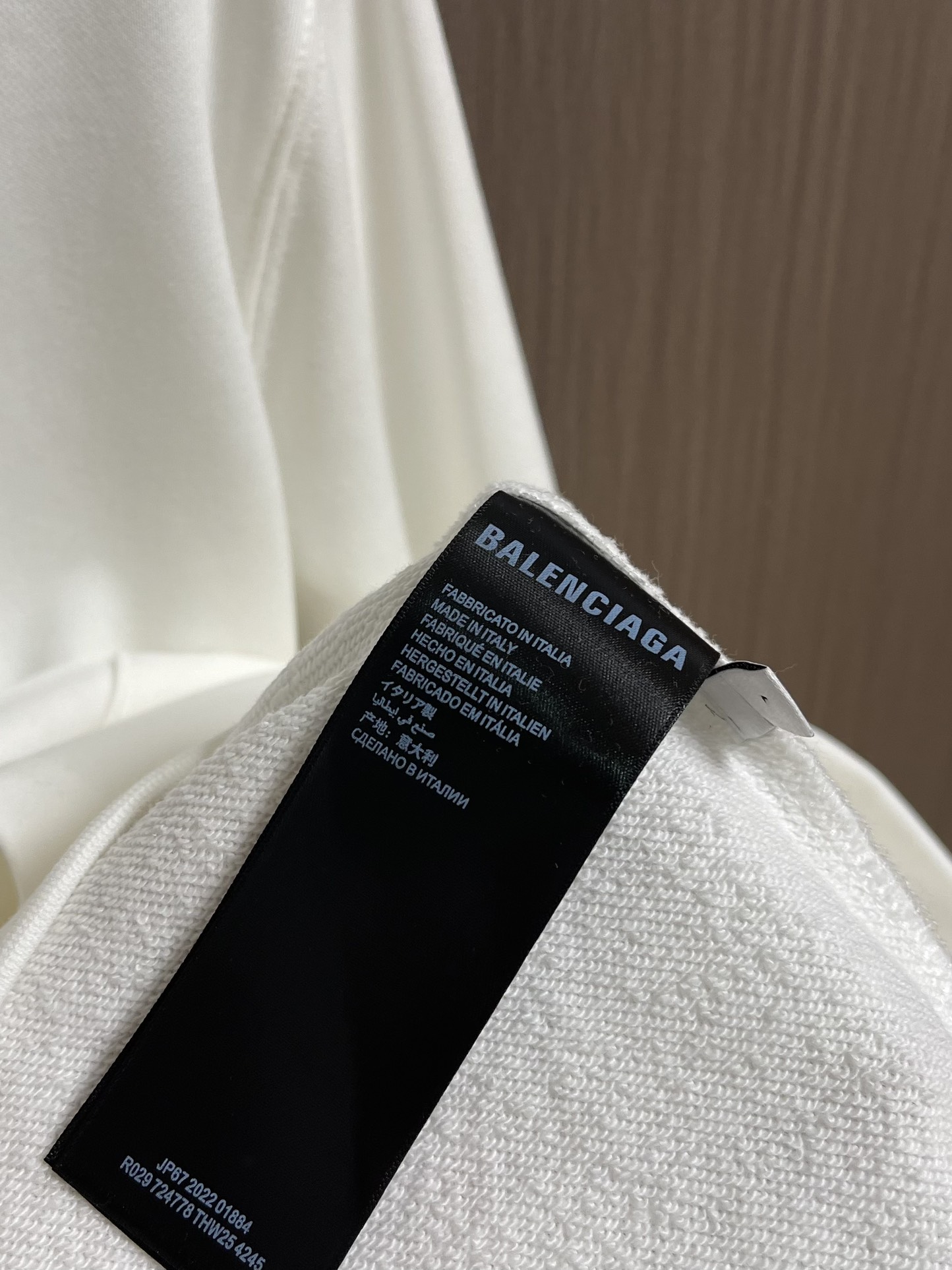 balenciaga logo标识印花连帽卫衣，配置了高支数翻绒面料面料，卫衣面料高达430克，份量感十