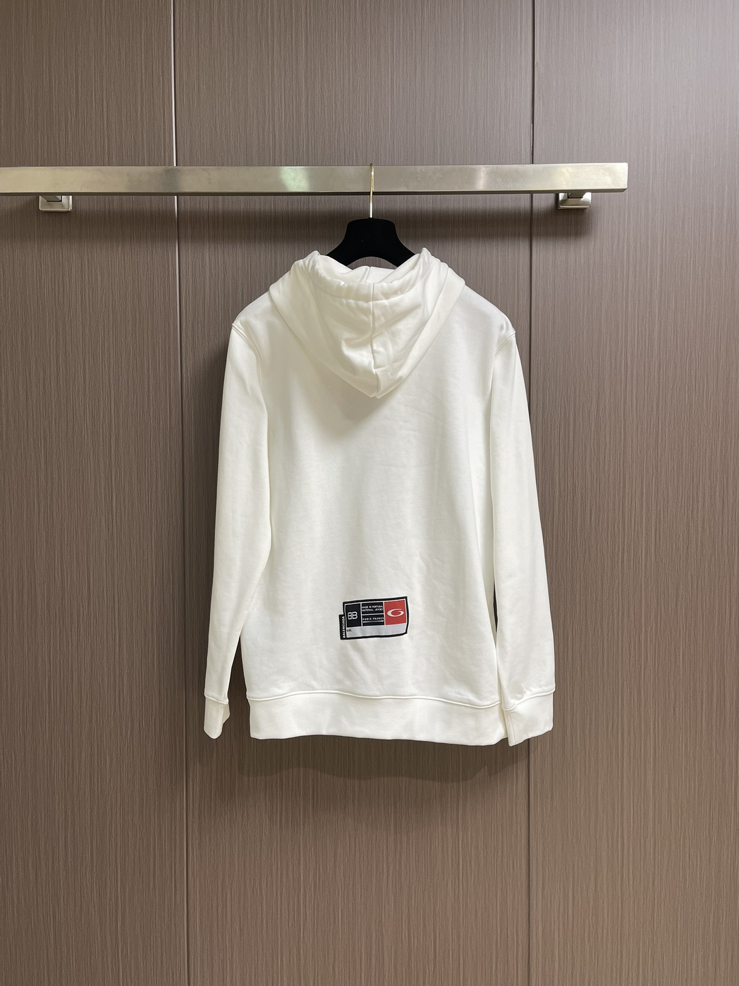 balenciaga logo标识印花连帽卫衣，配置了高支数翻绒面料面料，卫衣面料高达430克，份量感十