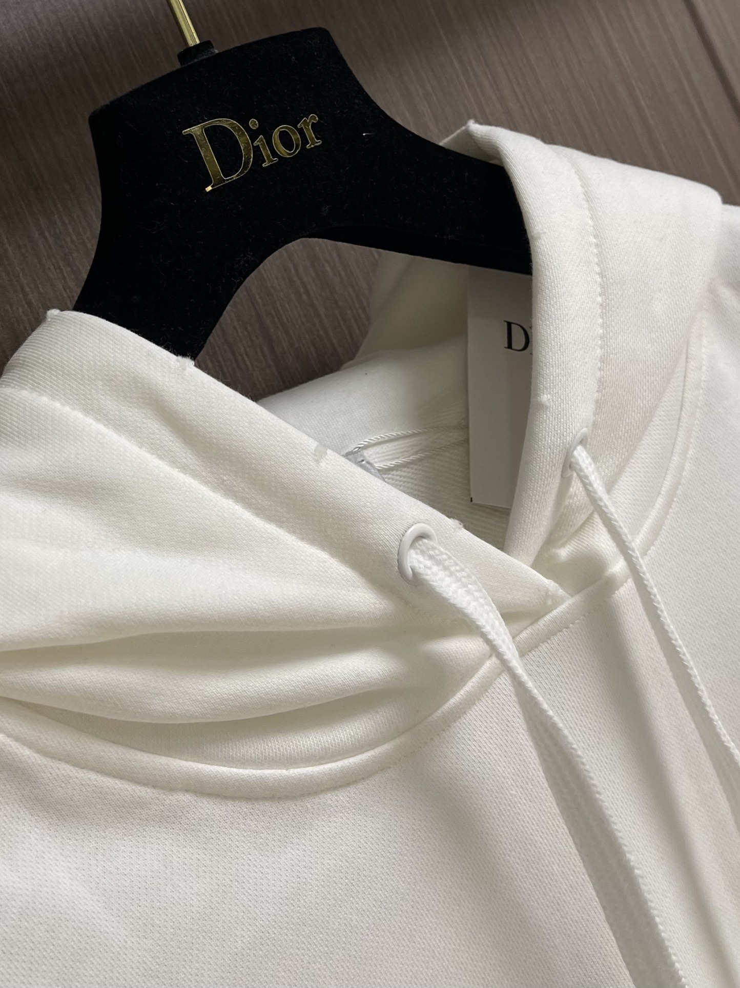 Dior 2025ss字母印花连帽卫衣，棉质起绒鱼鳞底面料、联名系列标志印花、连帽卫衣版型、正面袋鼠式口