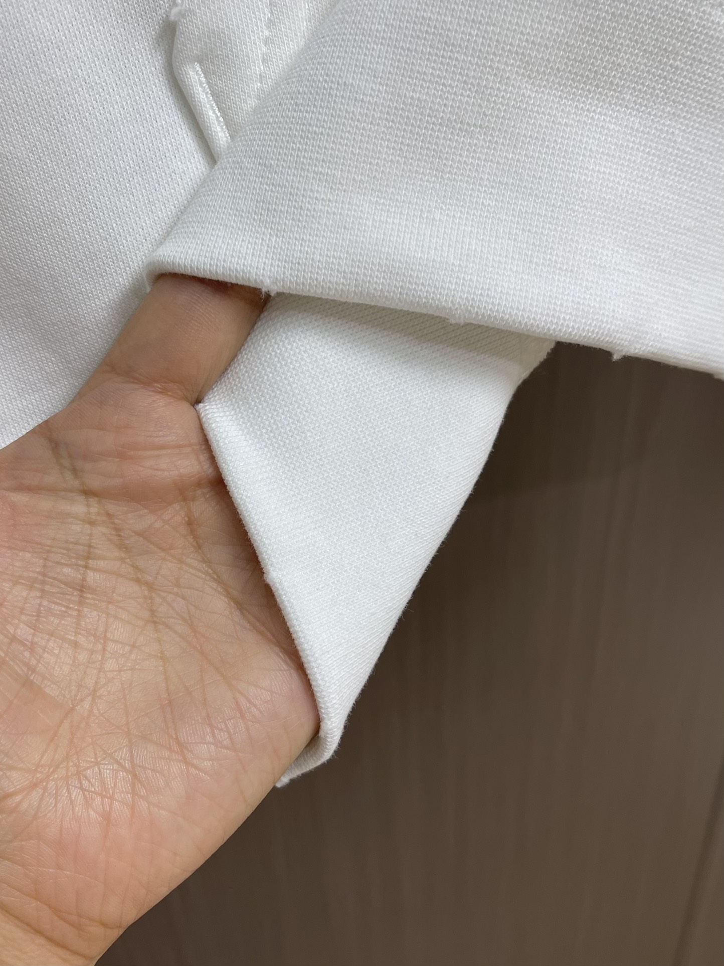 Dior 2025ss字母印花连帽卫衣，棉质起绒鱼鳞底面料、联名系列标志印花、连帽卫衣版型、正面袋鼠式口