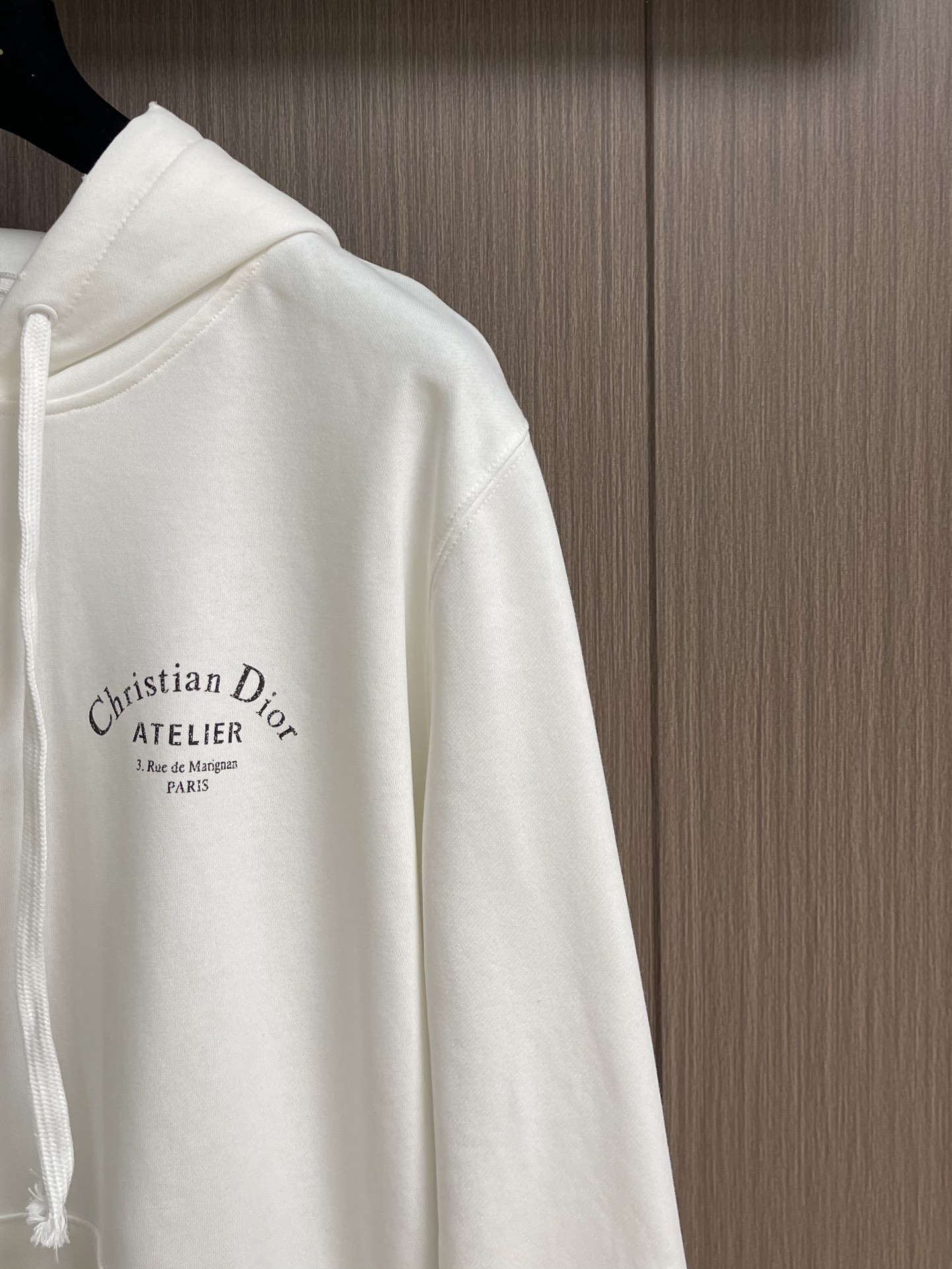 Dior 2025ss字母印花连帽卫衣，棉质起绒鱼鳞底面料、联名系列标志印花、连帽卫衣版型、正面袋鼠式口