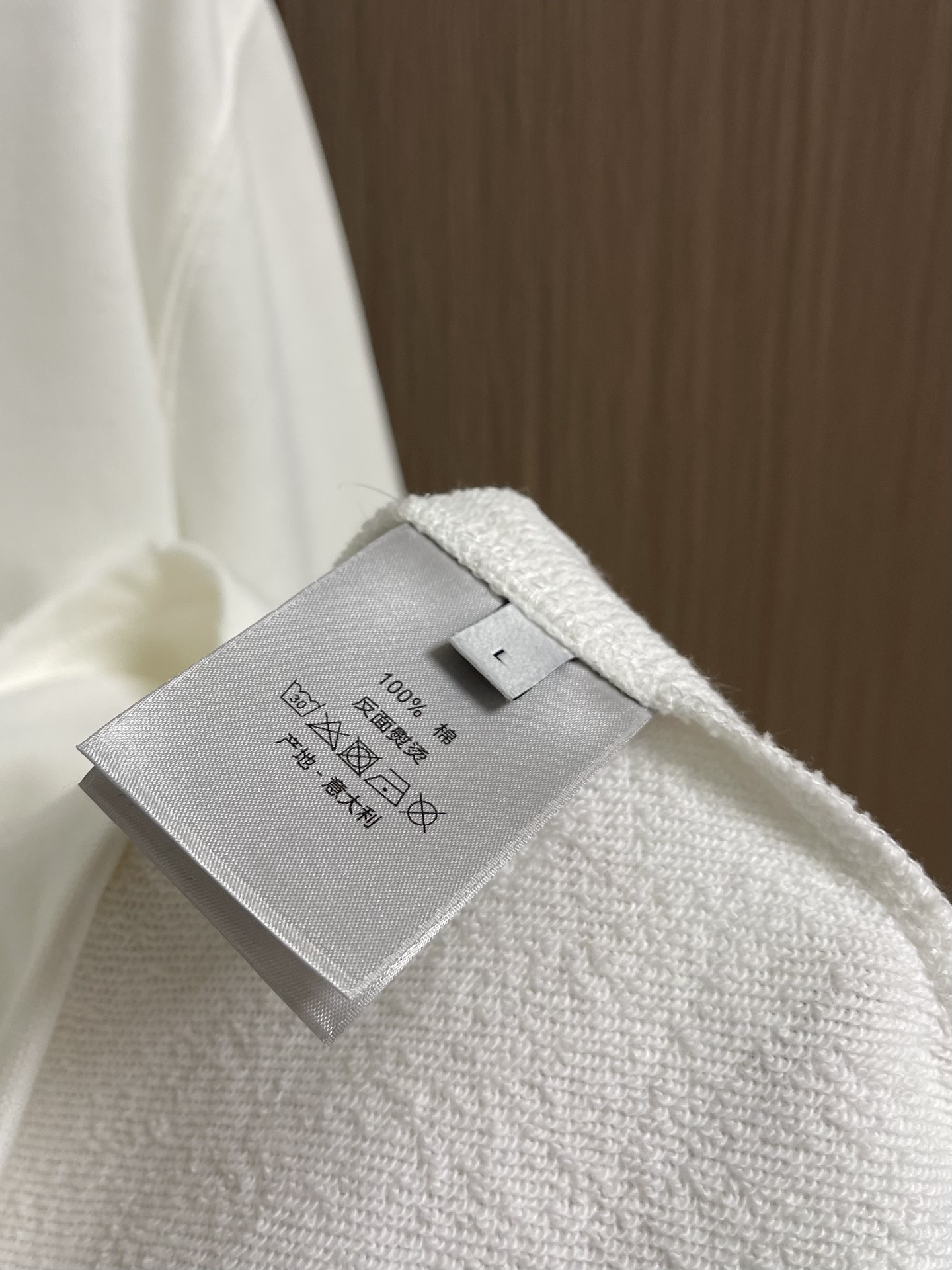 Dior 2025ss字母印花连帽卫衣，棉质起绒鱼鳞底面料、联名系列标志印花、连帽卫衣版型、正面袋鼠式口