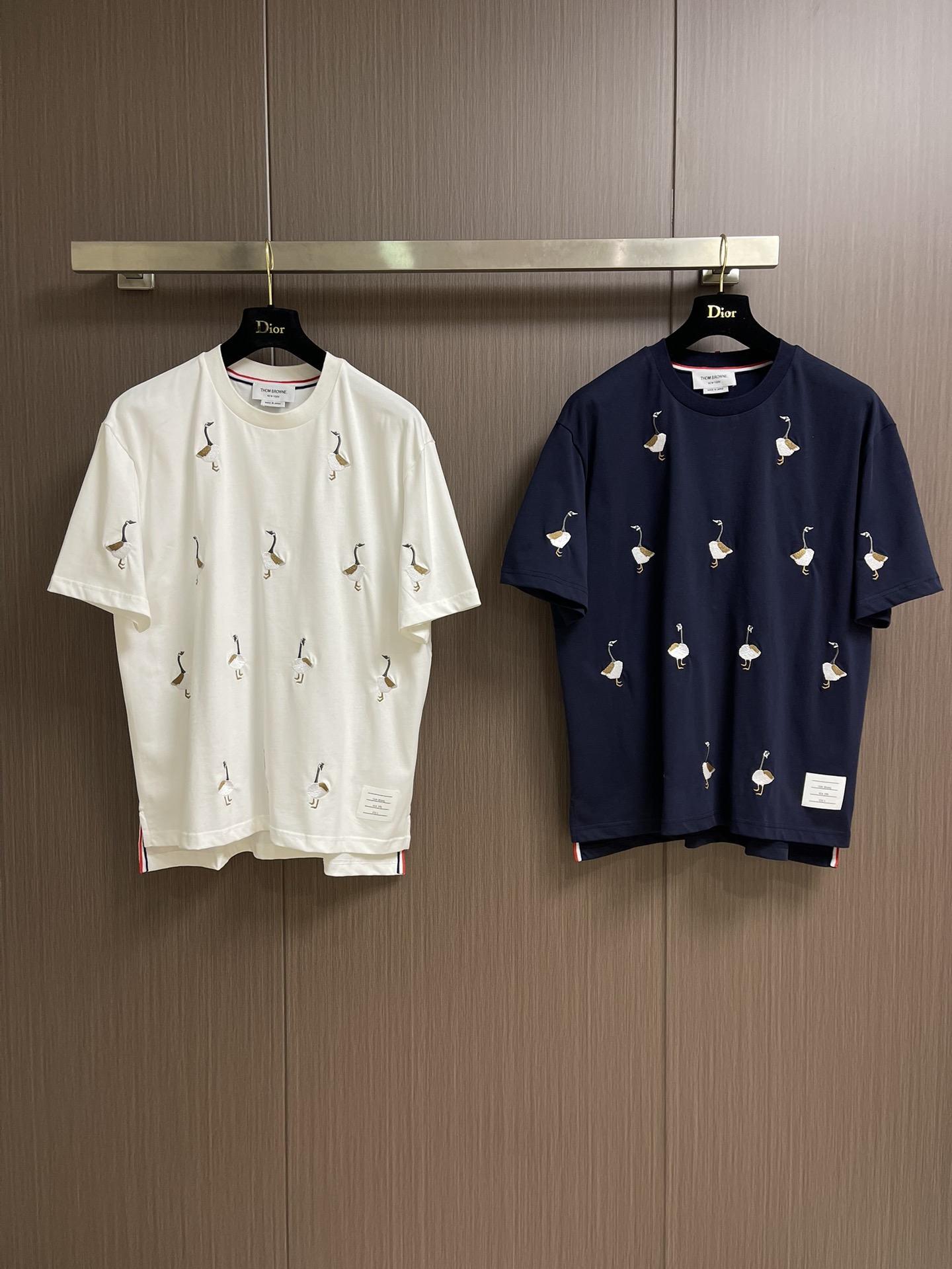 TB 大雁飞鸟刺绣T恤，面料采用240g克重纯棉面料，每件衣服都有预缩水处理，上身版型微阔挺拔，极具潮流
