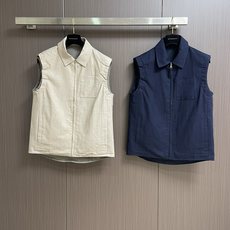 lP🆕 Loro Piana 双面穿无袖马甲外套,没有浮夸缀饰,唯有百年工艺沉淀的剪裁,贴合身体每一寸舒 lP🆕 Loro Piana 双面穿无袖马甲外套,没有浮夸缀饰,唯有百年工艺沉淀的剪裁,贴合身体每一寸舒