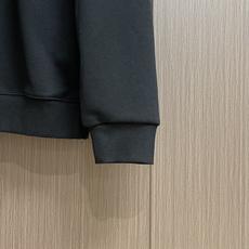 LV 2025SS秋冬新款情侣款圆领卫衣,品牌元素刺绣原版定制高克重双股面料制作,面料手感扎实,上手非常 LV 2025SS秋冬新款情侣款圆领卫衣,品牌元素刺绣原版定制高克重双股面料制作,面料手感扎实,上手非常