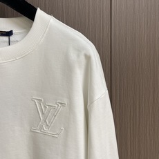 LV 2025Ss秋冬新款圆领卫衣,精美工艺圆领款,特制纯棉400克面料升级水洗大毛圈、柔软贴身科技面料 LV 2025Ss秋冬新款圆领卫衣,精美工艺圆领款,特制纯棉400克面料升级水洗大毛圈、柔软贴身科技面料