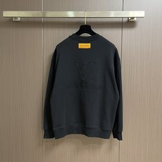 LV 2025Ss秋冬新款圆领卫衣,精美工艺圆领款,特制纯棉400克面料升级水洗大毛圈、柔软贴身科技面料 LV 2025Ss秋冬新款圆领卫衣,精美工艺圆领款,特制纯棉400克面料升级水洗大毛圈、柔软贴身科技面料