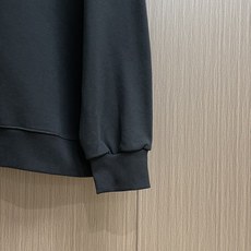 LV 2025Ss秋冬新款圆领卫衣,精美工艺圆领款,特制纯棉400克面料升级水洗大毛圈、柔软贴身科技面料 LV 2025Ss秋冬新款圆领卫衣,精美工艺圆领款,特制纯棉400克面料升级水洗大毛圈、柔软贴身科技面料