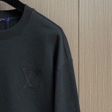 LV 2025Ss秋冬新款圆领卫衣,精美工艺圆领款,特制纯棉400克面料升级水洗大毛圈、柔软贴身科技面料 LV 2025Ss秋冬新款圆领卫衣,精美工艺圆领款,特制纯棉400克面料升级水洗大毛圈、柔软贴身科技面料