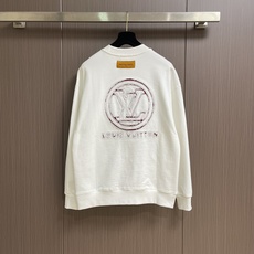 LV 前后幅乎剪烧花帖布磨烂刺绣圆领卫衣,定织定染420g毛毛圈全棉面料制成,面料手感厚实且有一定的自重 LV 前后幅乎剪烧花帖布磨烂刺绣圆领卫衣,定织定染420g毛毛圈全棉面料制成,面料手感厚实且有一定的自重