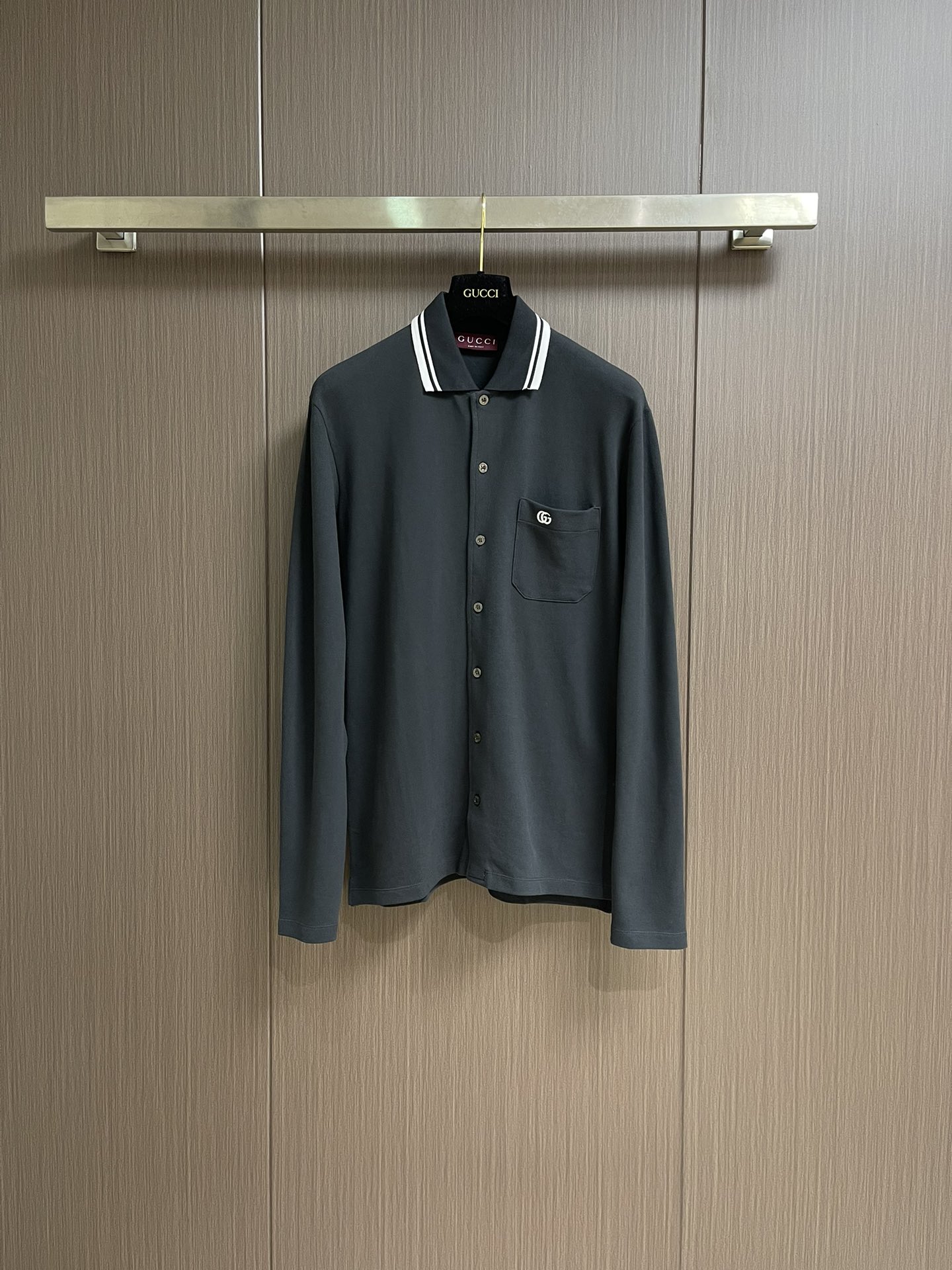 NO:523714,GUCCI 2025ss new style embroidered bead embroidered G letter pocket floor cotton long-sleeved Polo shirt, handsome and fashionable, exquisite and densely weaved embroidered letter logo on the chest, simple and versatile. Fabric cotton is not only crisp, maintains a fashionable silhouette, but also comfortable to wear, and the yarn is more delicate, size S-XL, gucci, alexander wang19860909GUCCI 2025ss新款饰刺绣珠刺绣G字母口袋地棉长袖Polo衫,帅气时尚,胸前精致密织刺绣字母logo,简约百搭款.面料棉 不仅挺括,保持潮流的廓形,又穿着舒适,纱织更细腻,尺码S-XL,,gucci,alexander wang,Men's clothing