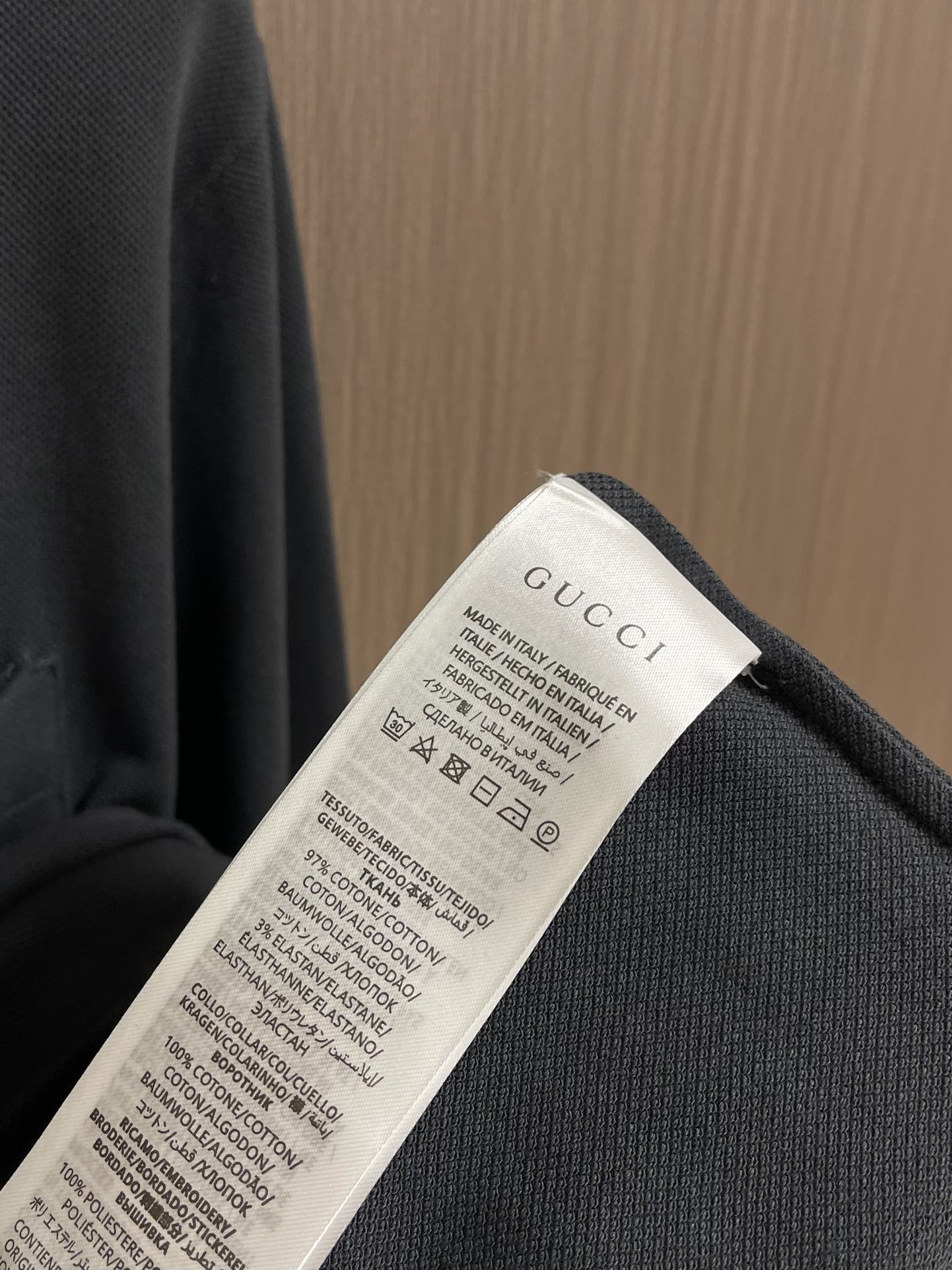 GUCCI 2025ss新款饰刺绣珠刺绣G字母口袋地棉长袖Polo衫，帅气时尚，胸前精致密织刺绣字母lo