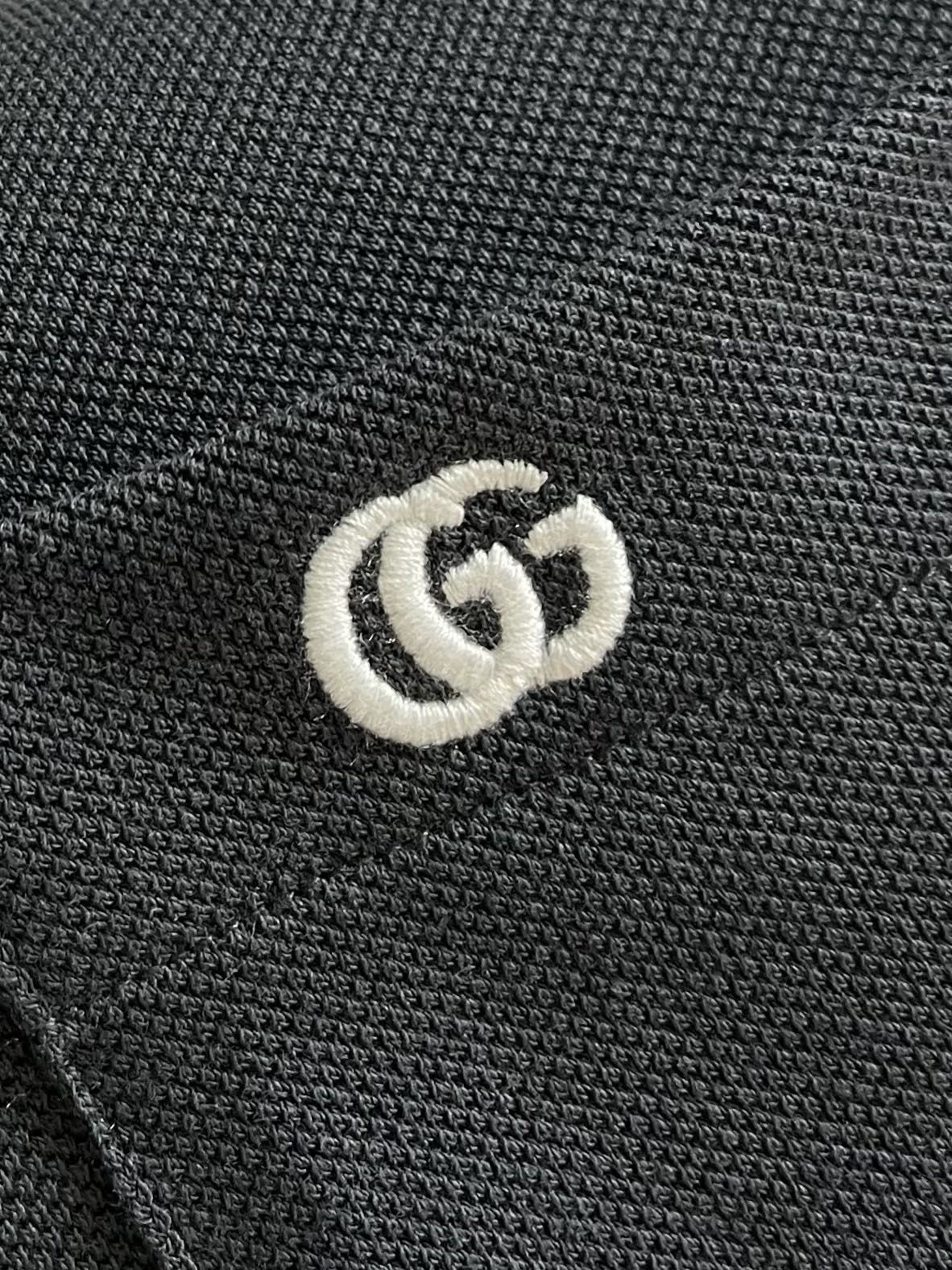 GUCCI 2025ss新款饰刺绣珠刺绣G字母口袋地棉长袖Polo衫，帅气时尚，胸前精致密织刺绣字母lo