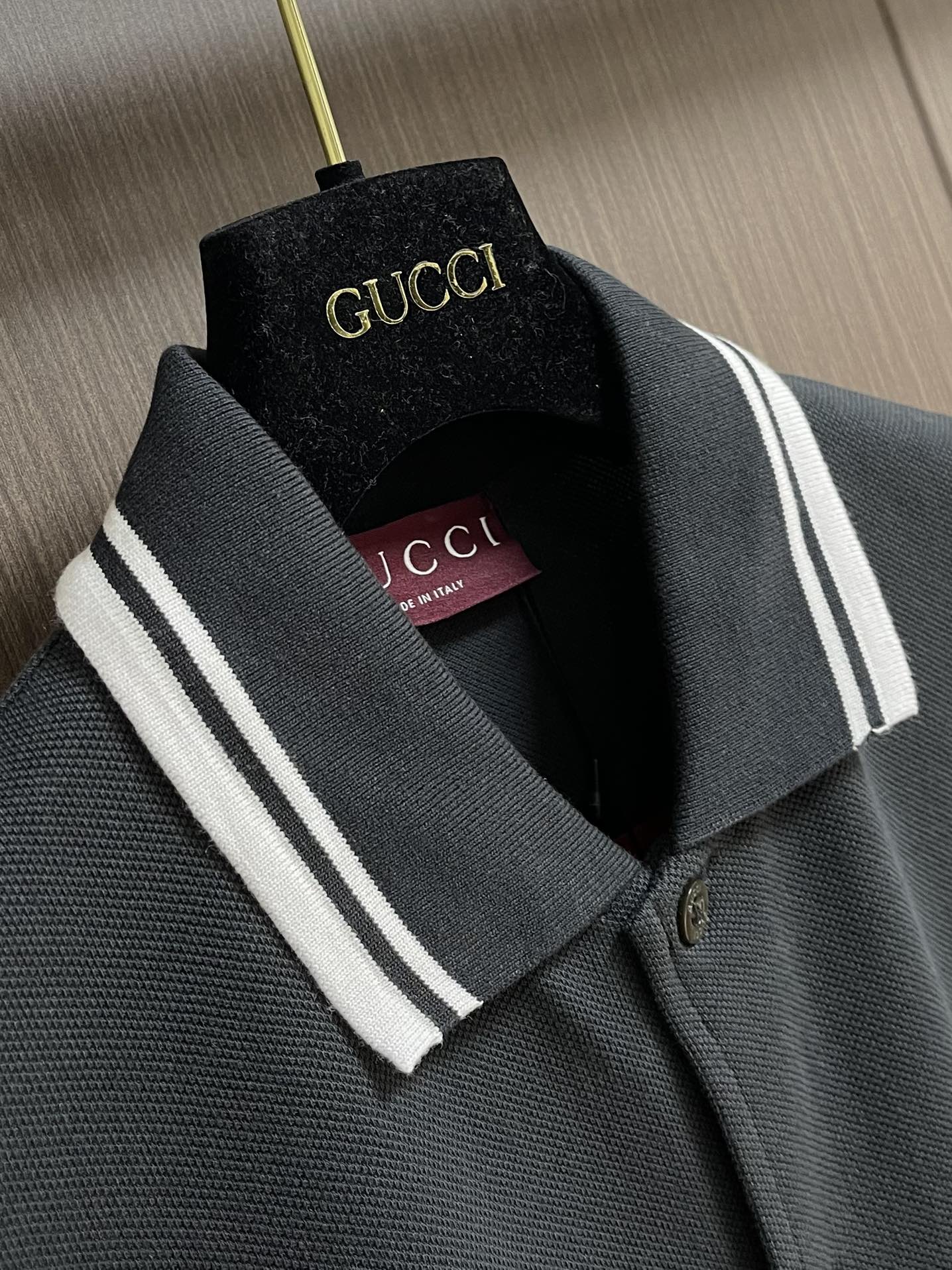 GUCCI 2025ss新款饰刺绣珠刺绣G字母口袋地棉长袖Polo衫，帅气时尚，胸前精致密织刺绣字母lo