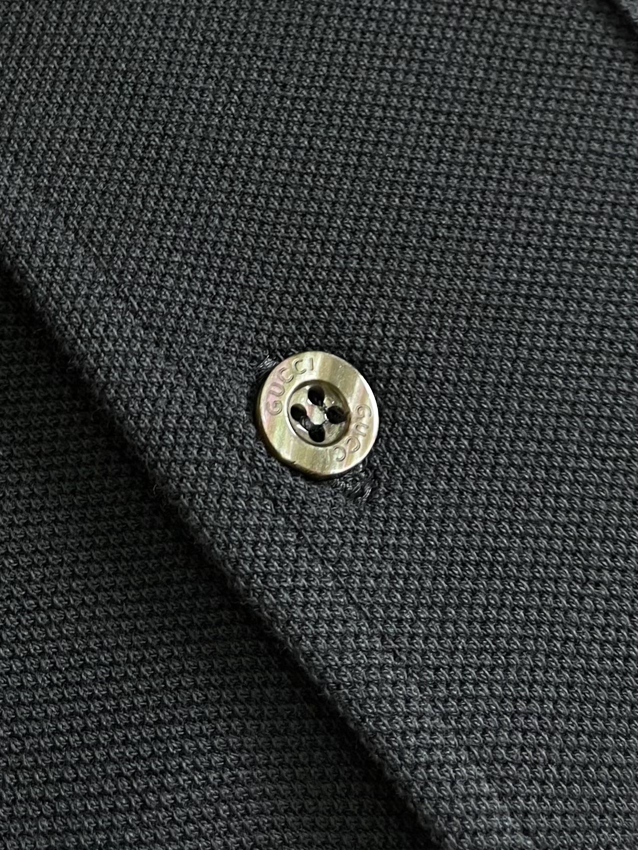 GUCCI 2025ss新款饰刺绣珠刺绣G字母口袋地棉长袖Polo衫，帅气时尚，胸前精致密织刺绣字母lo