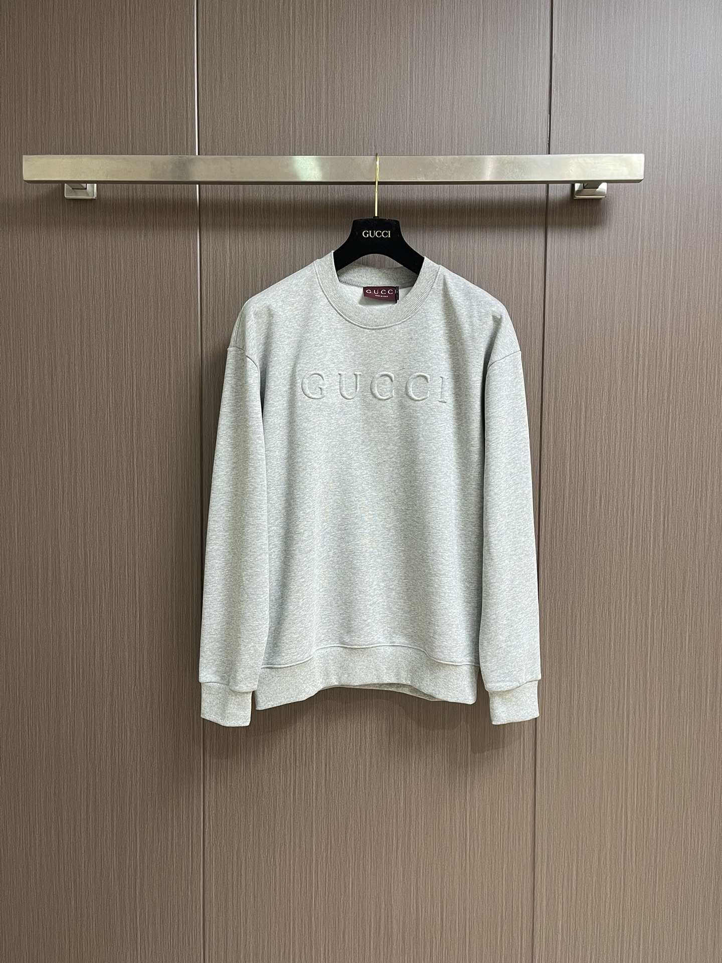 NO:525806,GUCCI 2025ss new classic simple breast embossed pure cotton round neck sweatshirt, consistent style and classic color scheme, so that the fine display patterns can be flawlessly expressed, breathable and light, the fabric is washed with 480 grams of pure cotton water. Size S-XL S bust 110cm 68cm shoulder width 50cm M bust 114cm 70cm shoulder width 52cm L bust 118cm 72cm shoulder width 54cm XL bust 122cm 74cm shoulder width 56cm, gucci, hoodie, sweatshirts, alexander wang19860909GUCCI 2025ss新款经典简约胸前压花纯棉圆领卫衣,一贯风格,经典配色,使精细的陈列图案能完美无瑕的表现出来,透气,轻盈,面料用480克纯棉水洗纯棉面料.尺码S-XL S码胸围110cm 衣长68cm 肩宽50cm M码胸围114cm 衣长70cm 肩宽52cm L码胸围118cm 衣长72cm 肩宽54cm XL码胸围122cm 衣长74cm 肩宽56cm,,gucci,hoodie,sweatshirts,alexander wang,Men's clothing