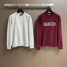 GUCCI 2025ss新款经典简约胸前压花纯棉圆领卫衣,一贯风格,经典配色,使精细的陈列图案能完美无瑕 GUCCI 2025ss新款经典简约胸前压花纯棉圆领卫衣,一贯风格,经典配色,使精细的陈列图案能完美无瑕