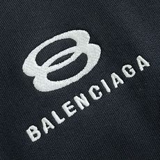BALENCLAGA 巴黎世家标识条纹连帽卫衣,采用独家定织380G双纱棉面料,这种定制工艺确保面料有合 BALENCLAGA 巴黎世家标识条纹连帽卫衣,采用独家定织380G双纱棉面料,这种定制工艺确保面料有合