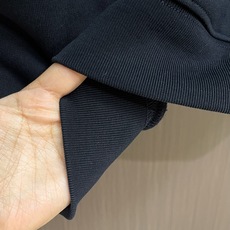 BALENCLAGA 巴黎世家标识条纹连帽卫衣,采用独家定织380G双纱棉面料,这种定制工艺确保面料有合 BALENCLAGA 巴黎世家标识条纹连帽卫衣,采用独家定织380G双纱棉面料,这种定制工艺确保面料有合