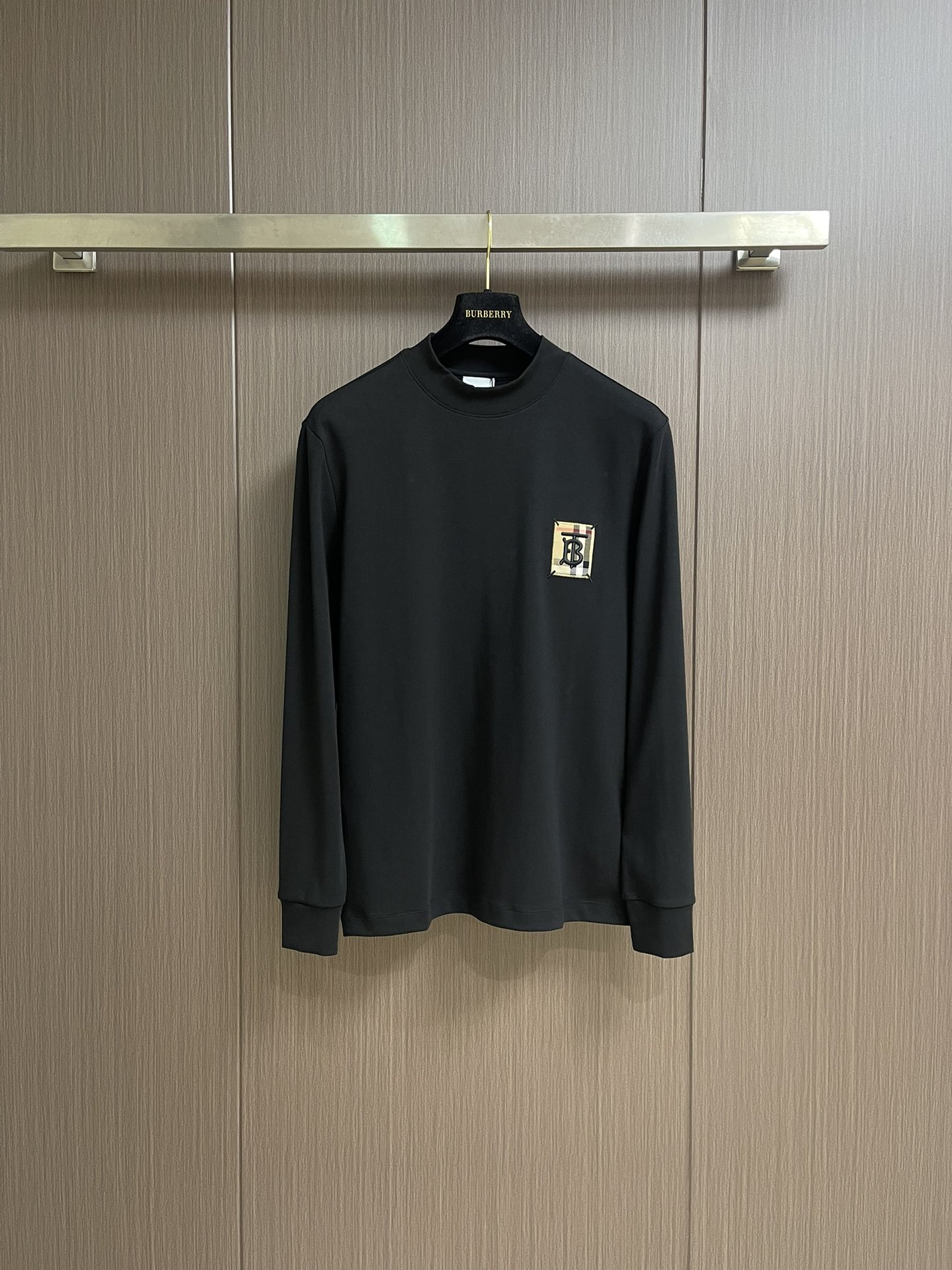 NO:528052,Burberry 2025SS early autumn new base shirt long-sleeved T-shirt, made of Xinjiang long velvet cotton, liquid ammonia treatment, bottom edge picking half needle whole clothes wash, wearing super skin-friendly. Size M-3XL, burberry, tees, t-shirt, alexander wang19860909Burberry 2025SS早秋新款打底衫长袖T恤,新疆长绒棉制造,液氨处理,底边挑脚半针整件衣服水洗,穿着超亲肤.尺码M-3XL,,burberry,tees，t-shirt,alexander wang,Men's clothing