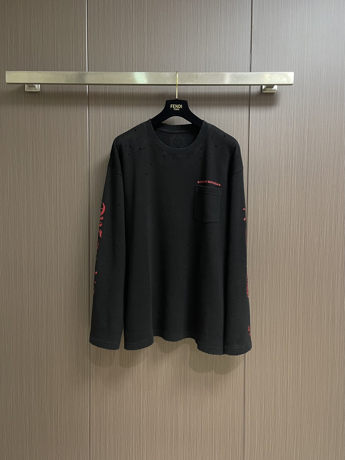 NO:529384,CH Croxin waffle ripped long-sleeved T-shirt, the fabric is made of 280g cotton waffle double-layer material, and the printing is made of ready-to-wear high-temperature hot-skinned painting. The overall wiring is straight and delicate, the fabric is comfortable and soft, the color is consistent and there is no color difference, which can be matched with the same style to create a fashionable look, and control various occasions, customize auxiliary materials, complete three standards, the same style for men and women!  Size S-XL, chrome hearts,tees, t-shirt,alexander wang19860909CH克罗心 华夫格破洞长袖T恤,面料采用280克全棉华夫格双层材质,印花采用成衣高温烫画.整体走线平直细腻,面料舒适柔软,颜色一致无色差能与同款搭配营造时尚造型,驾驭各种场合,定制辅料,三标齐全,男女同款！尺码S-XL,,chrome hearts,tees，t-shirt,alexander wang,Men's clothing