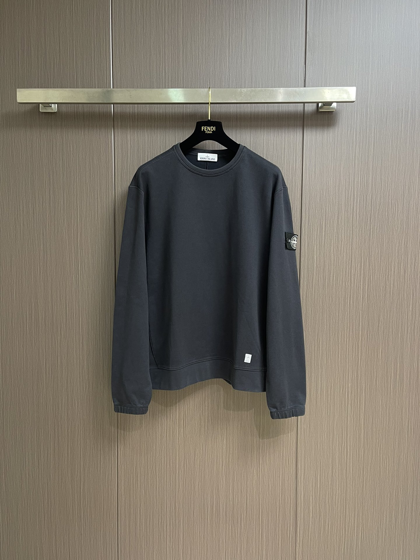 NO:529367,Stone Island, classic small compass logo, long-sleeved T-shirt, washing and hair removal effect, uses imported 260 European cotton fabric, excellent comfort for the upper body, fashionable and handsome, a must-have item for early autumn. Size S-XL,,tees, t-shirt,alexander wang19860909Stone Island 石头岛,罗盘经典小 logo 长袖 T恤,洗水消毛效果,采用进口260支欧棉面料、上身舒适度极佳,上身时尚帅气,早秋必备单品.尺码S-XL,,tees，t-shirt,alexander wang,Men's clothing