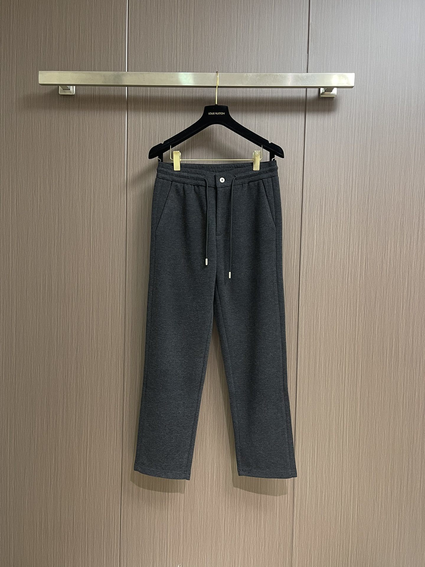 lP🆕 LoroPiana 2025SS秋冬新款男士休闲裤,高端品质之选,一款松紧腰抽绳休闲兼备的百搭裤