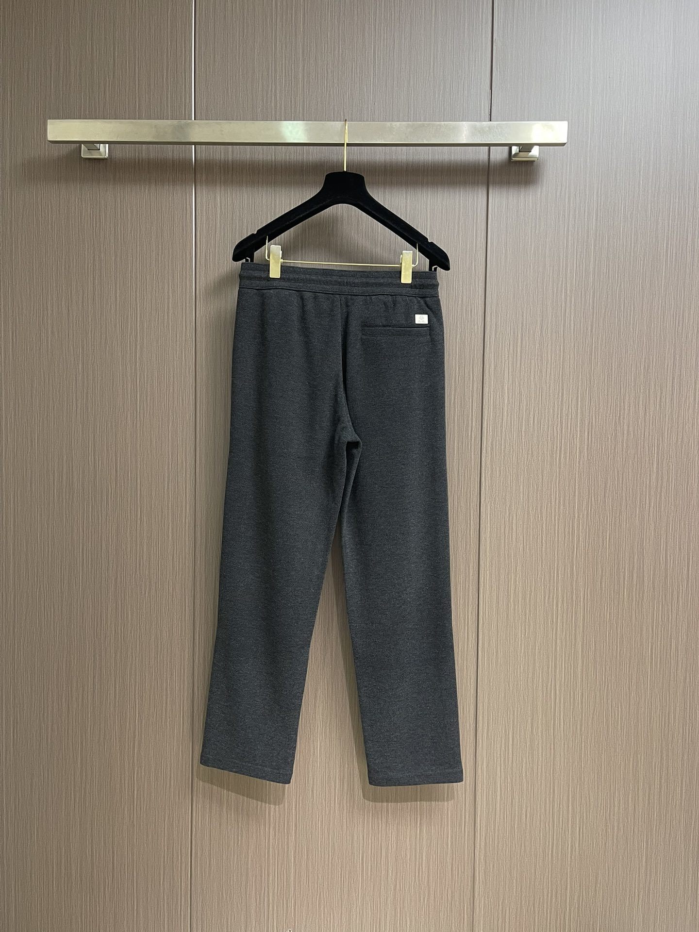 lP🆕 LoroPiana 2025SS秋冬新款男士休闲裤,高端品质之选,一款松紧腰抽绳休闲兼备的百搭裤