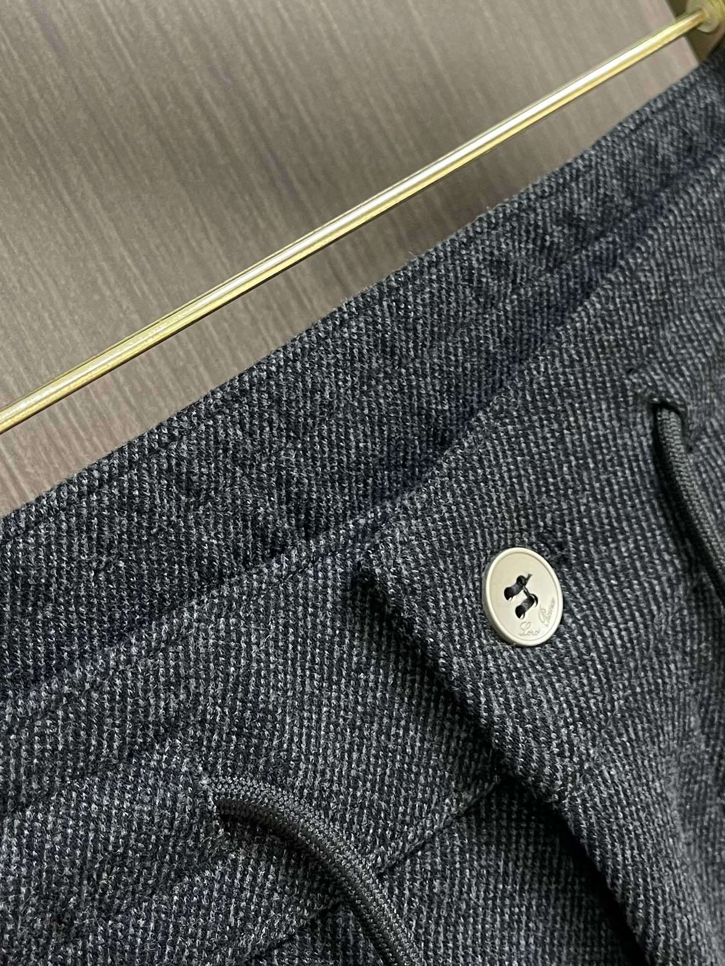 lP🆕 LoroPiana 2025SS秋冬新款男士休闲裤,高端品质之选,一款松紧腰抽绳休闲兼备的百搭裤