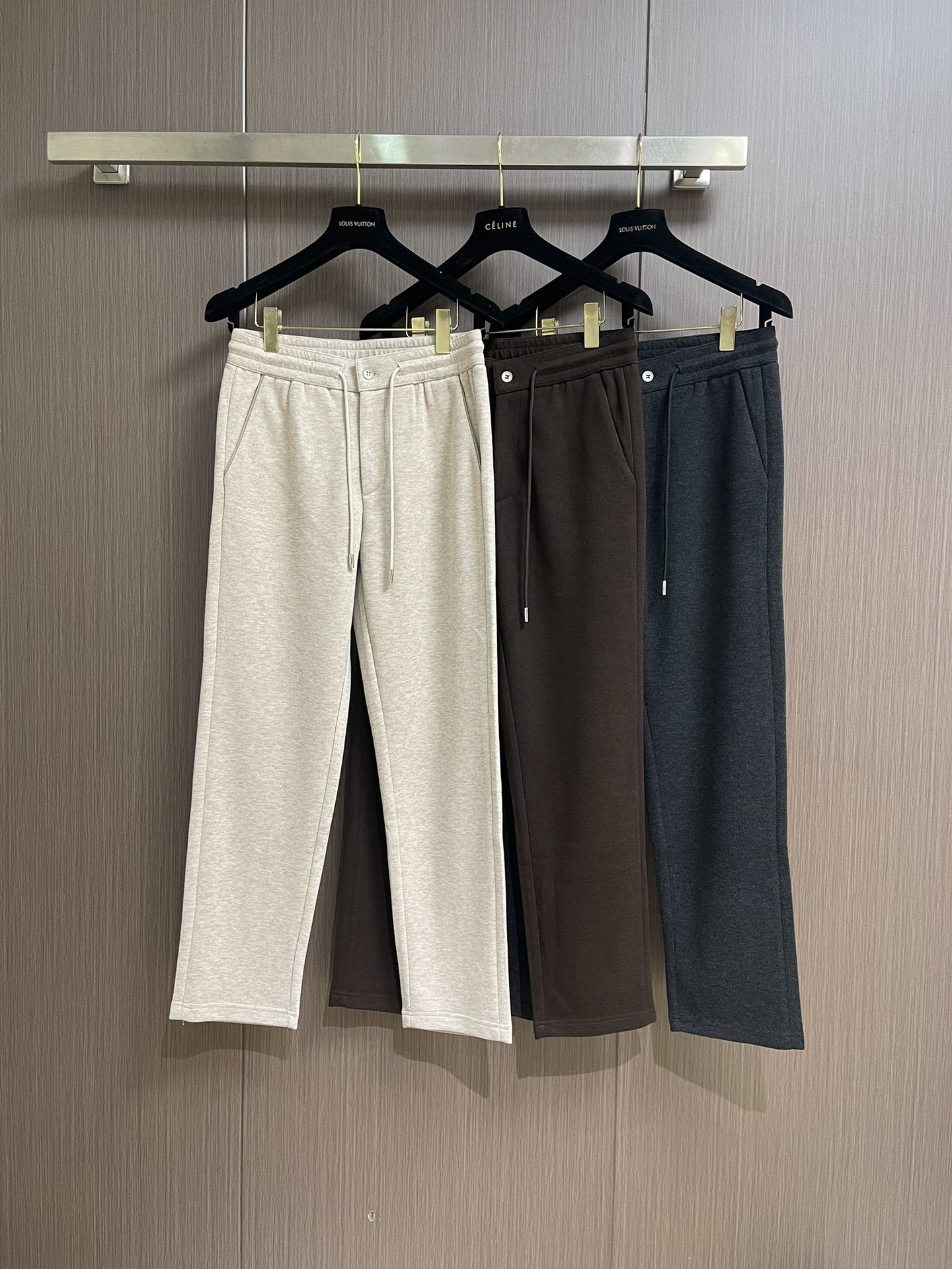 lP🆕 LoroPiana 2025SS秋冬新款男士休闲裤,高端品质之选,一款松紧腰抽绳休闲兼备的百搭裤