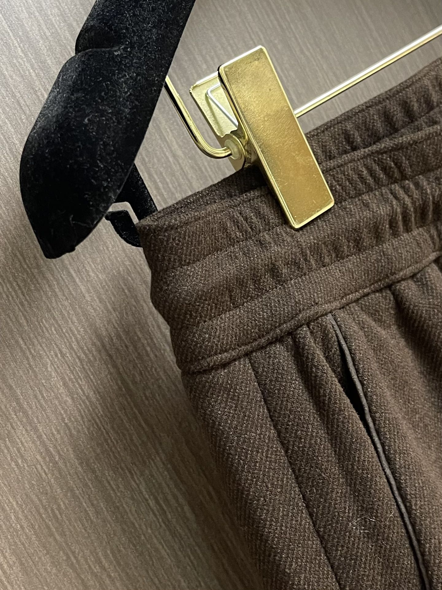 lP🆕 LoroPiana 2025SS秋冬新款男士休闲裤，高端品质之选，一款松紧腰抽绳休闲兼备的百搭裤