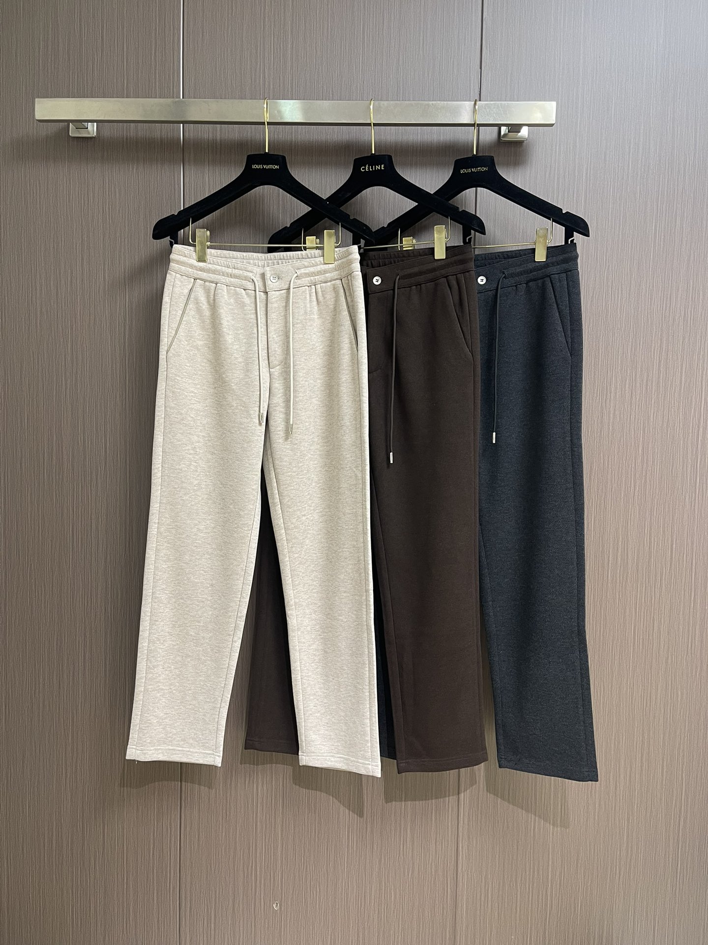 lP🆕 LoroPiana 2025SS秋冬新款男士休闲裤，高端品质之选，一款松紧腰抽绳休闲兼备的百搭裤