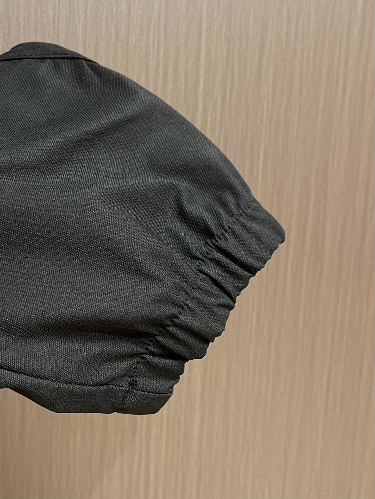 LV 2025SS早秋休闲束腿卫裤，面料采用26支单股100%纯棉，大货采用取花精心断裁，生产工厂由专业