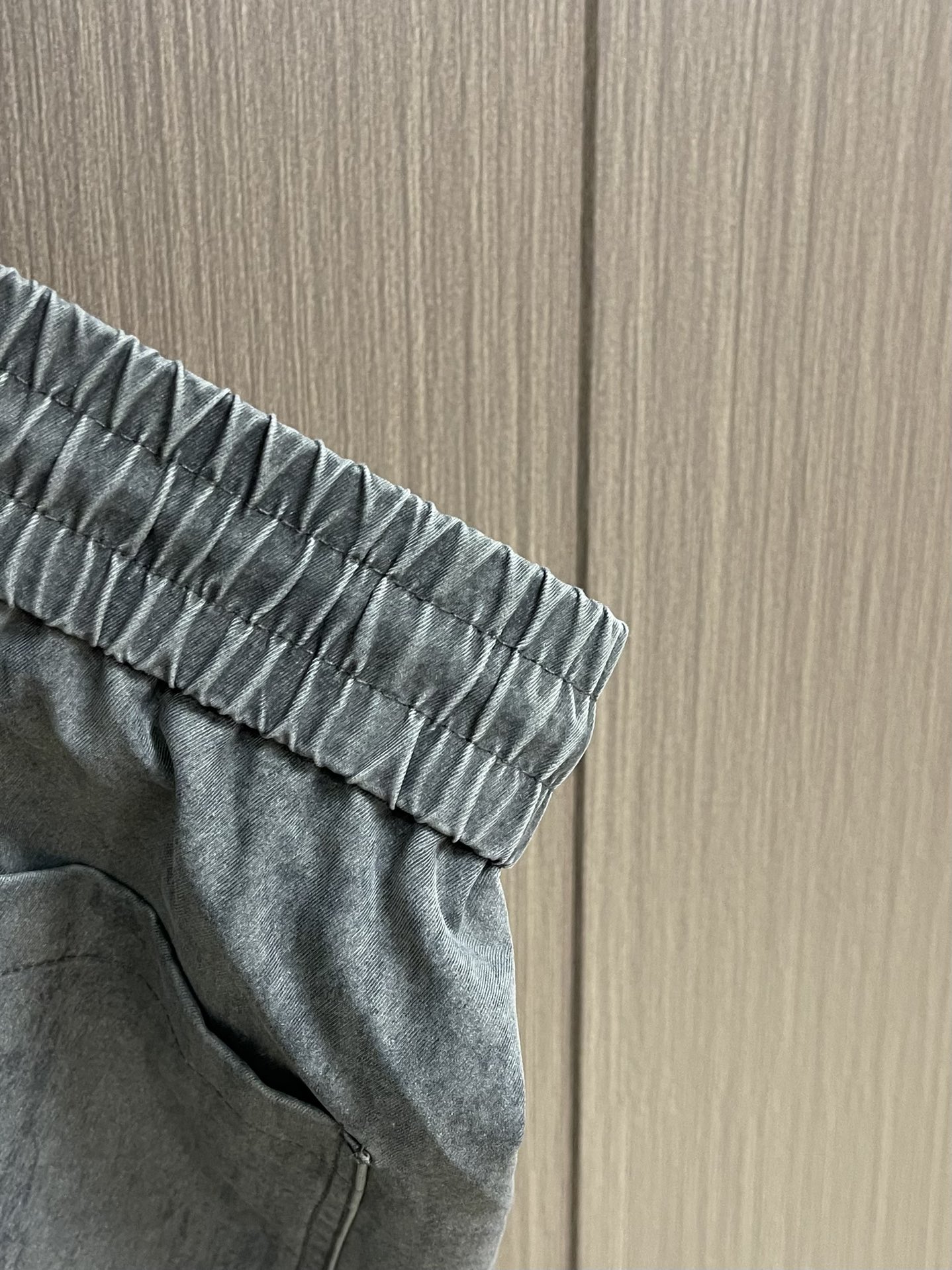 Balenciaga 多袋工装裤休闲裤．常规设计裁剪兼具个性时尚范儿，怎么搭配都好看，与生俱来的不平凡．