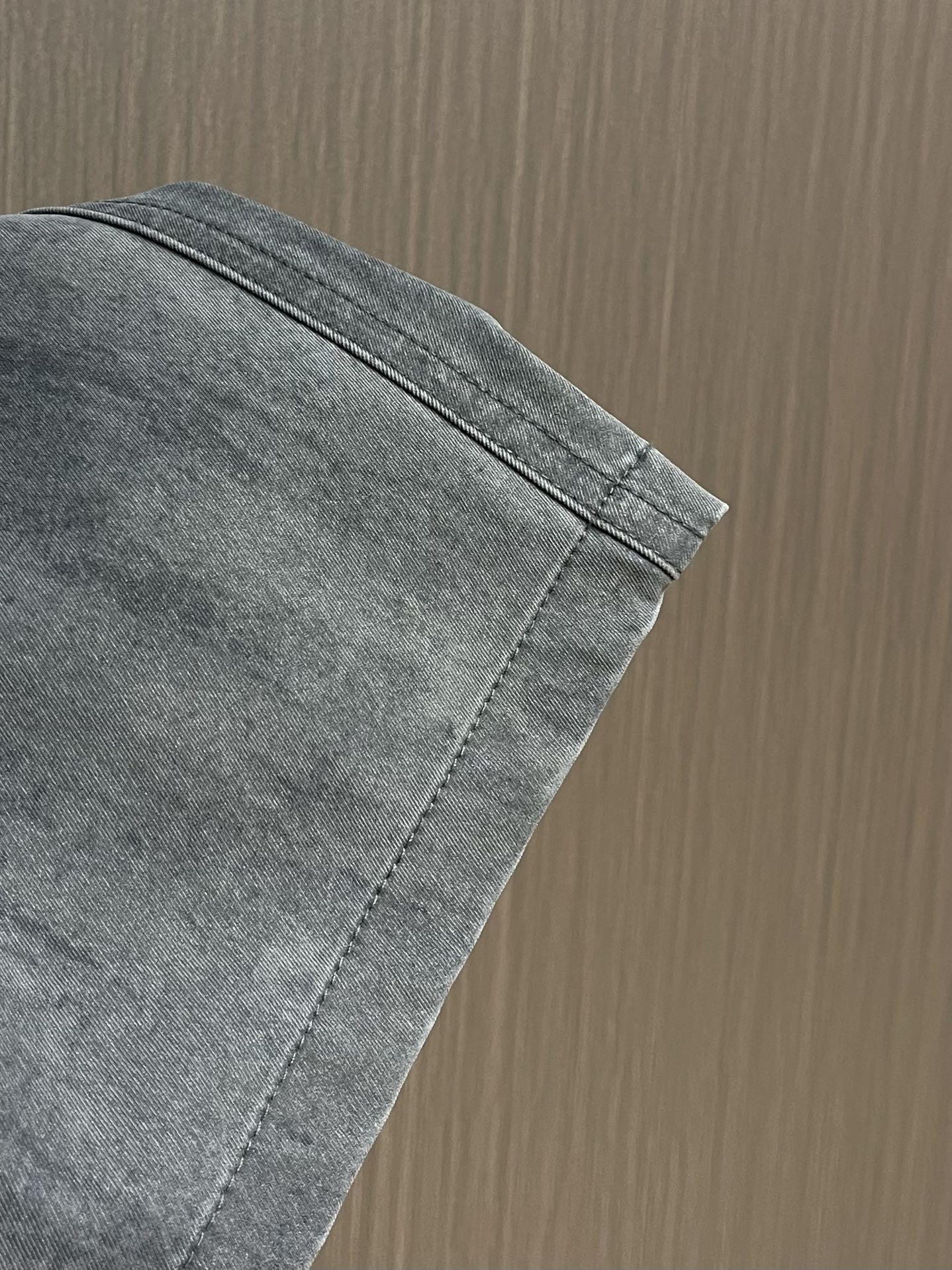 Balenciaga 多袋工装裤休闲裤．常规设计裁剪兼具个性时尚范儿，怎么搭配都好看，与生俱来的不平凡．