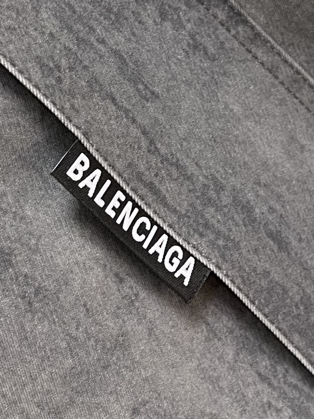 Balenciaga 多袋工装裤休闲裤．常规设计裁剪兼具个性时尚范儿，怎么搭配都好看，与生俱来的不平凡．