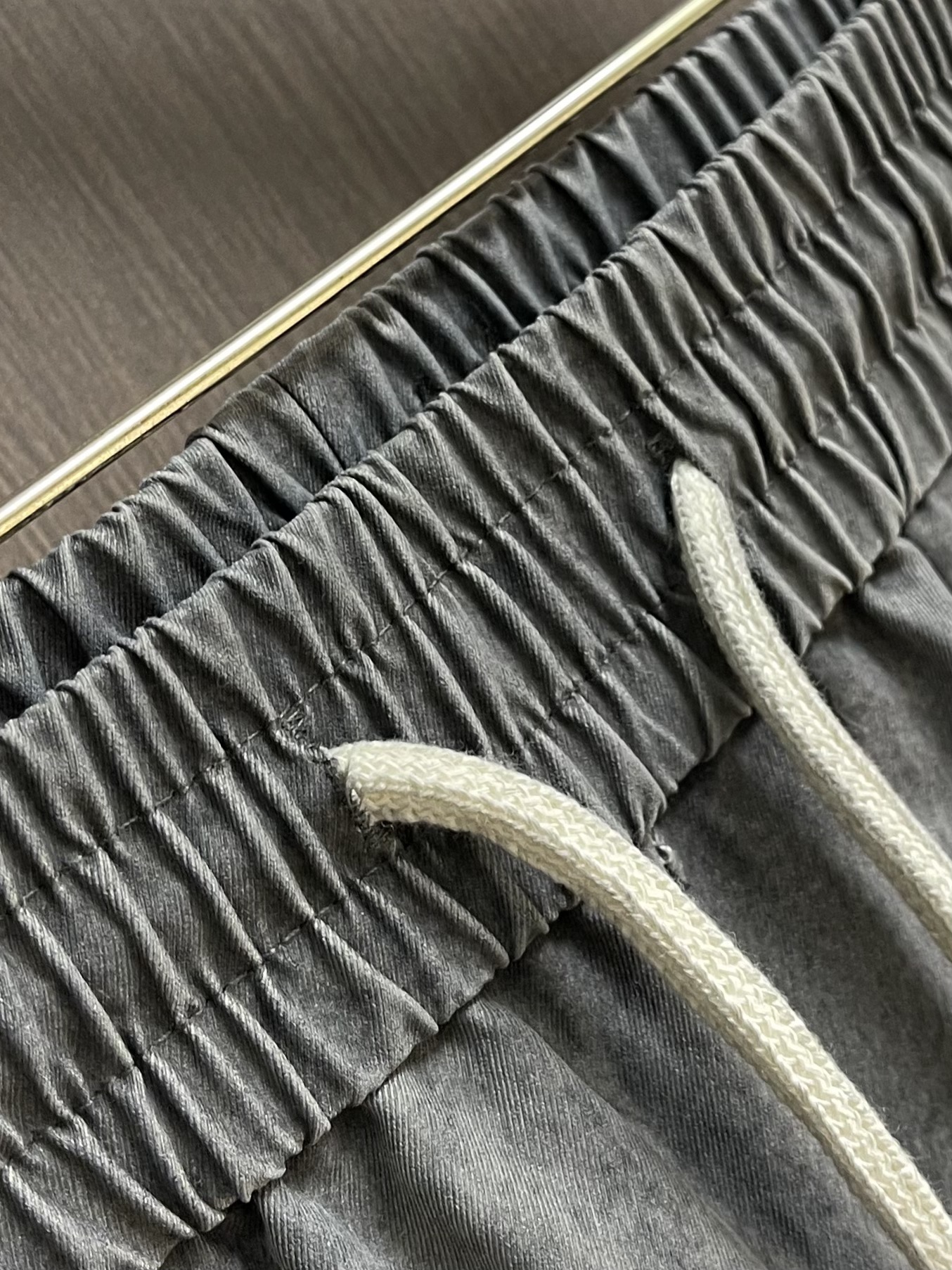 Balenciaga 多袋工装裤休闲裤．常规设计裁剪兼具个性时尚范儿，怎么搭配都好看，与生俱来的不平凡．