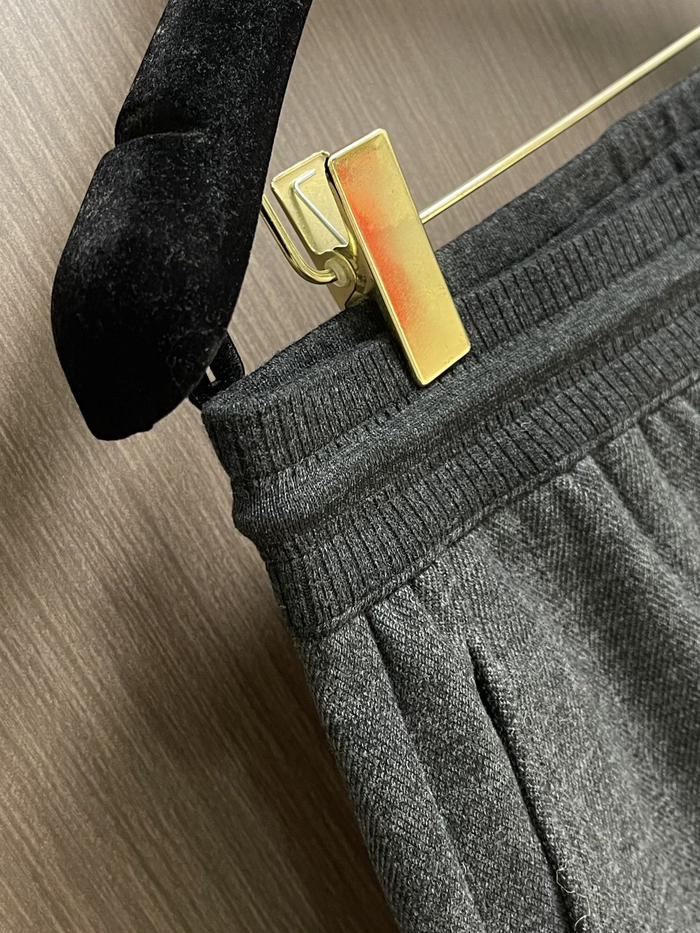 lP🆕 LoroPiana 2025ss早春新品休闲裤，休闲裤作为随时随地男人都能穿搭的时尚单品，简洁的