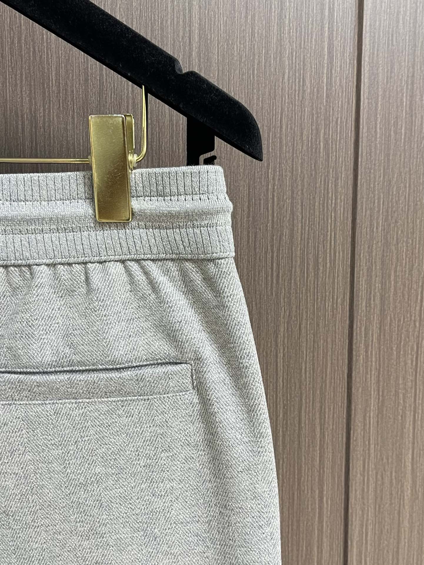 lP🆕 LoroPiana 2025ss早春新品休闲裤，休闲裤作为随时随地男人都能穿搭的时尚单品，简洁的