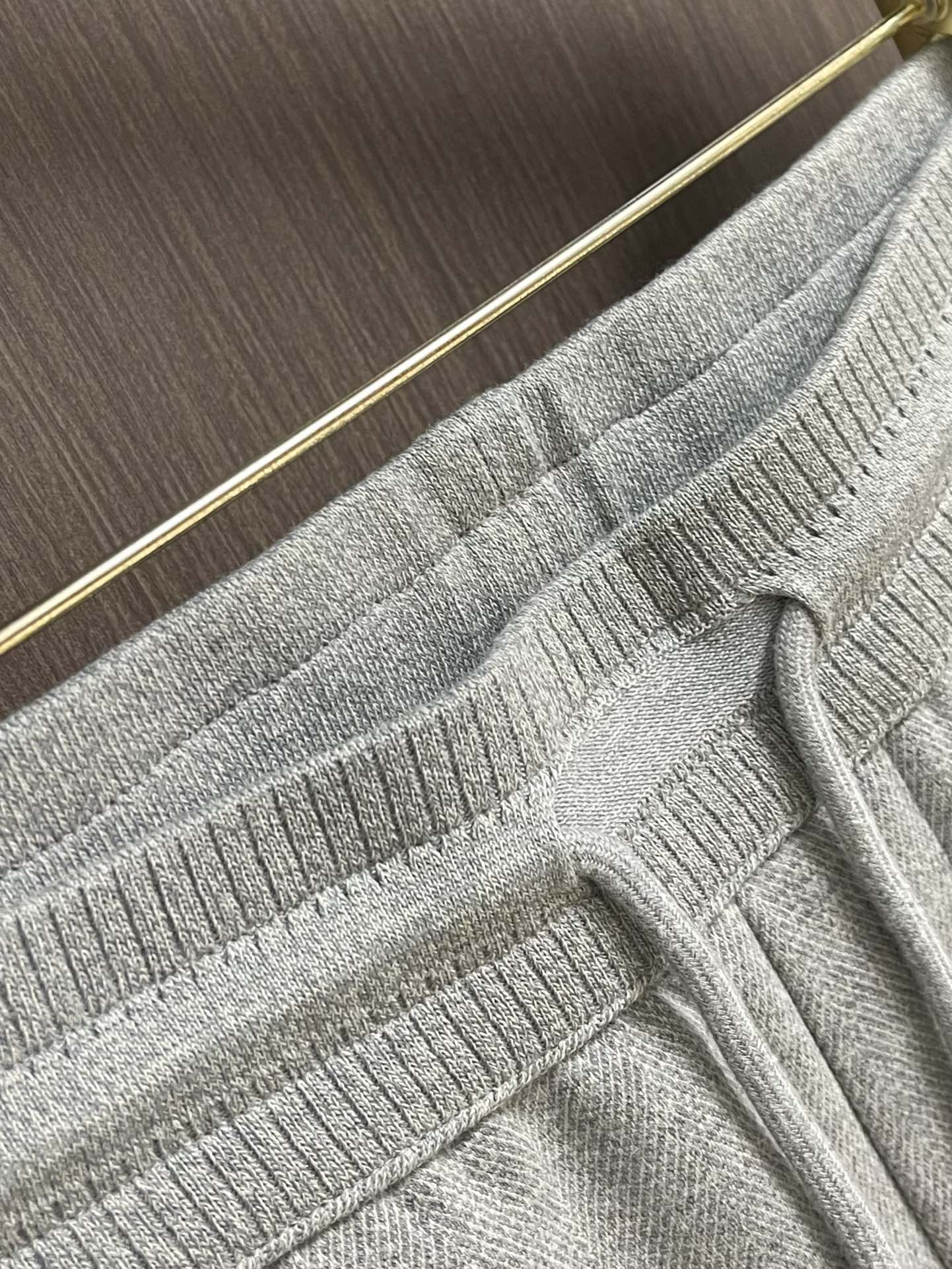 lP🆕 LoroPiana 2025ss早春新品休闲裤，休闲裤作为随时随地男人都能穿搭的时尚单品，简洁的
