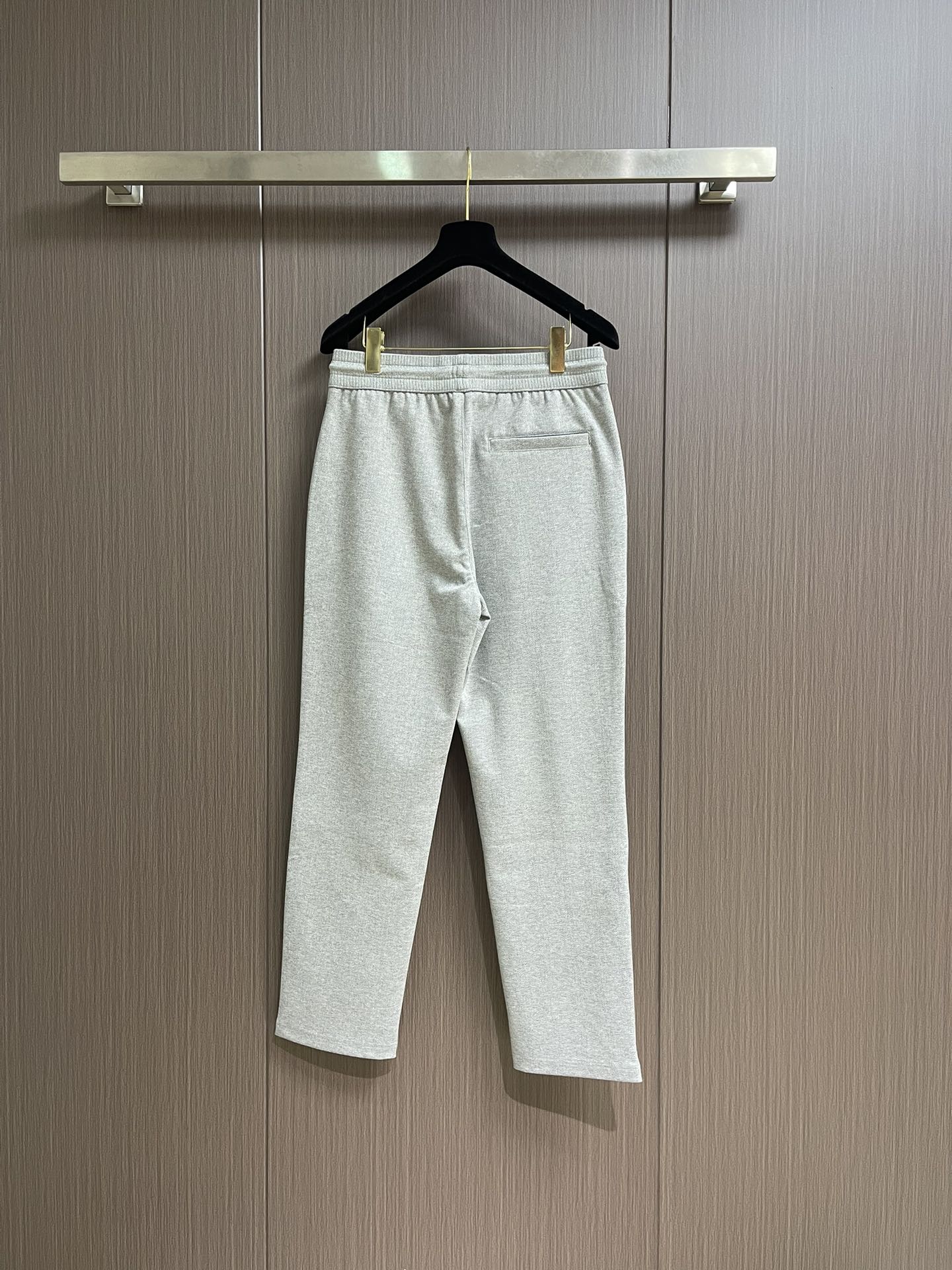 lP🆕 LoroPiana 2025ss早春新品休闲裤，休闲裤作为随时随地男人都能穿搭的时尚单品，简洁的