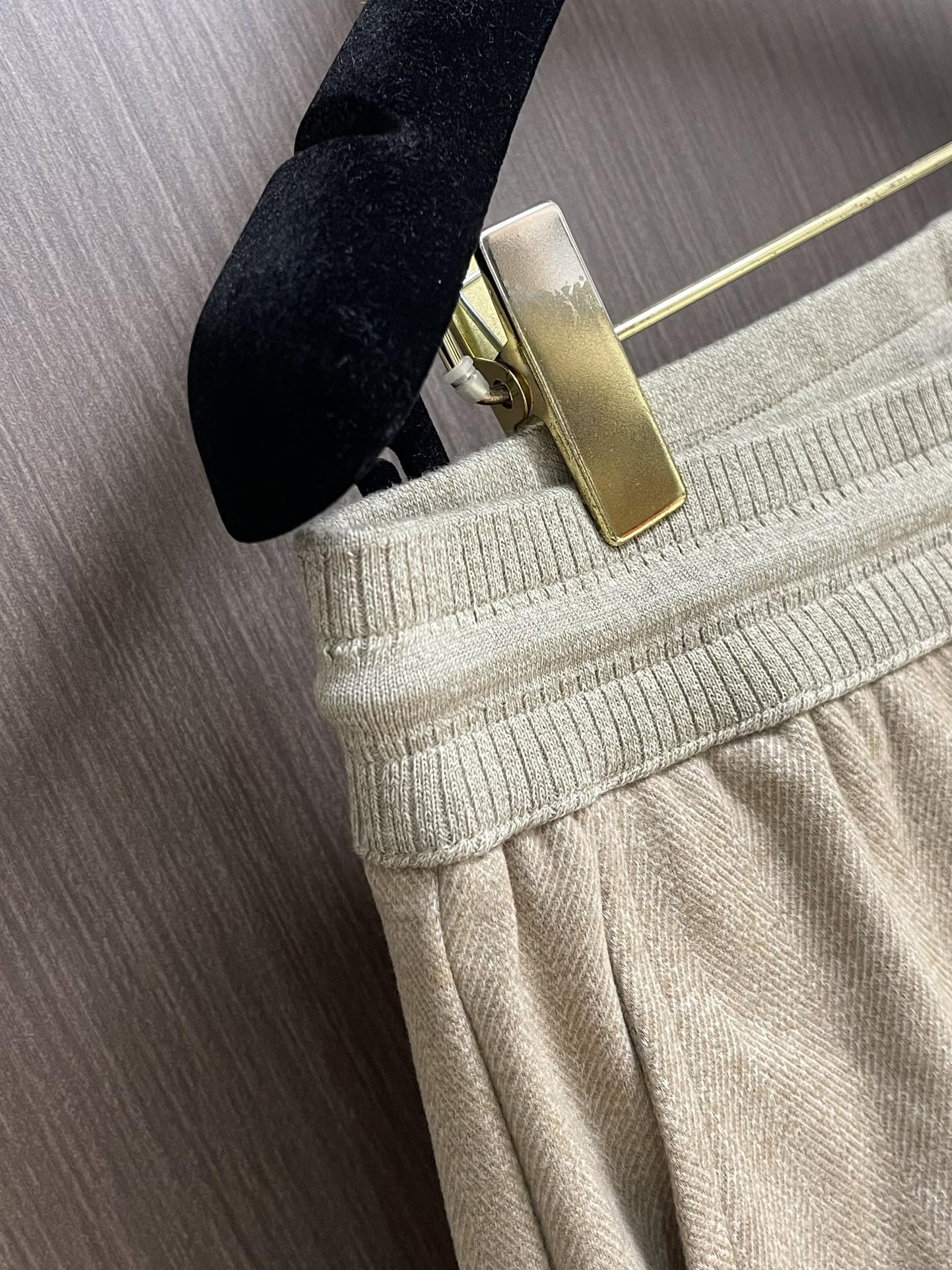 lP🆕 LoroPiana 2025ss早春新品休闲裤，休闲裤作为随时随地男人都能穿搭的时尚单品，简洁的