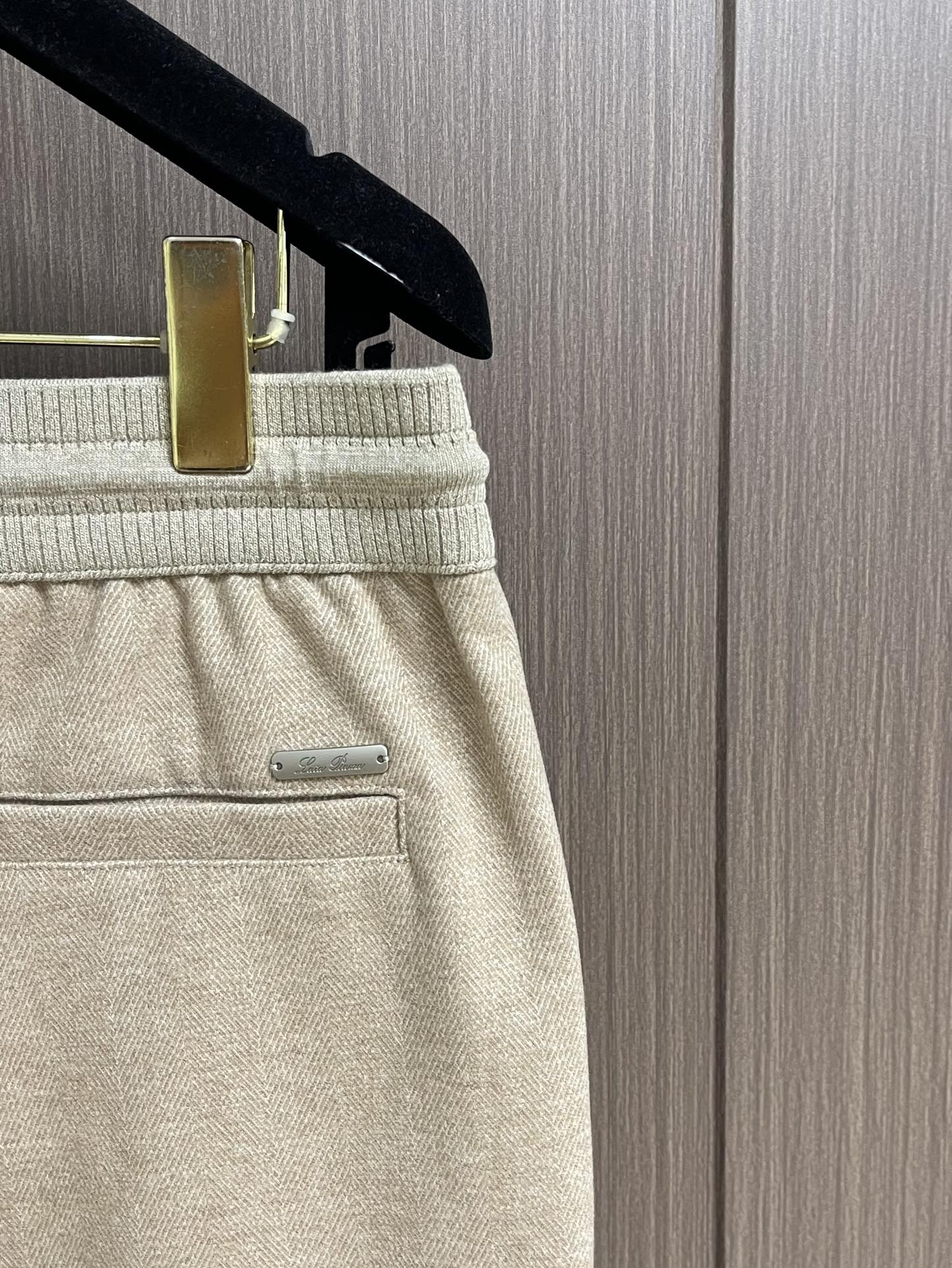 lP🆕 LoroPiana 2025ss早春新品休闲裤，休闲裤作为随时随地男人都能穿搭的时尚单品，简洁的