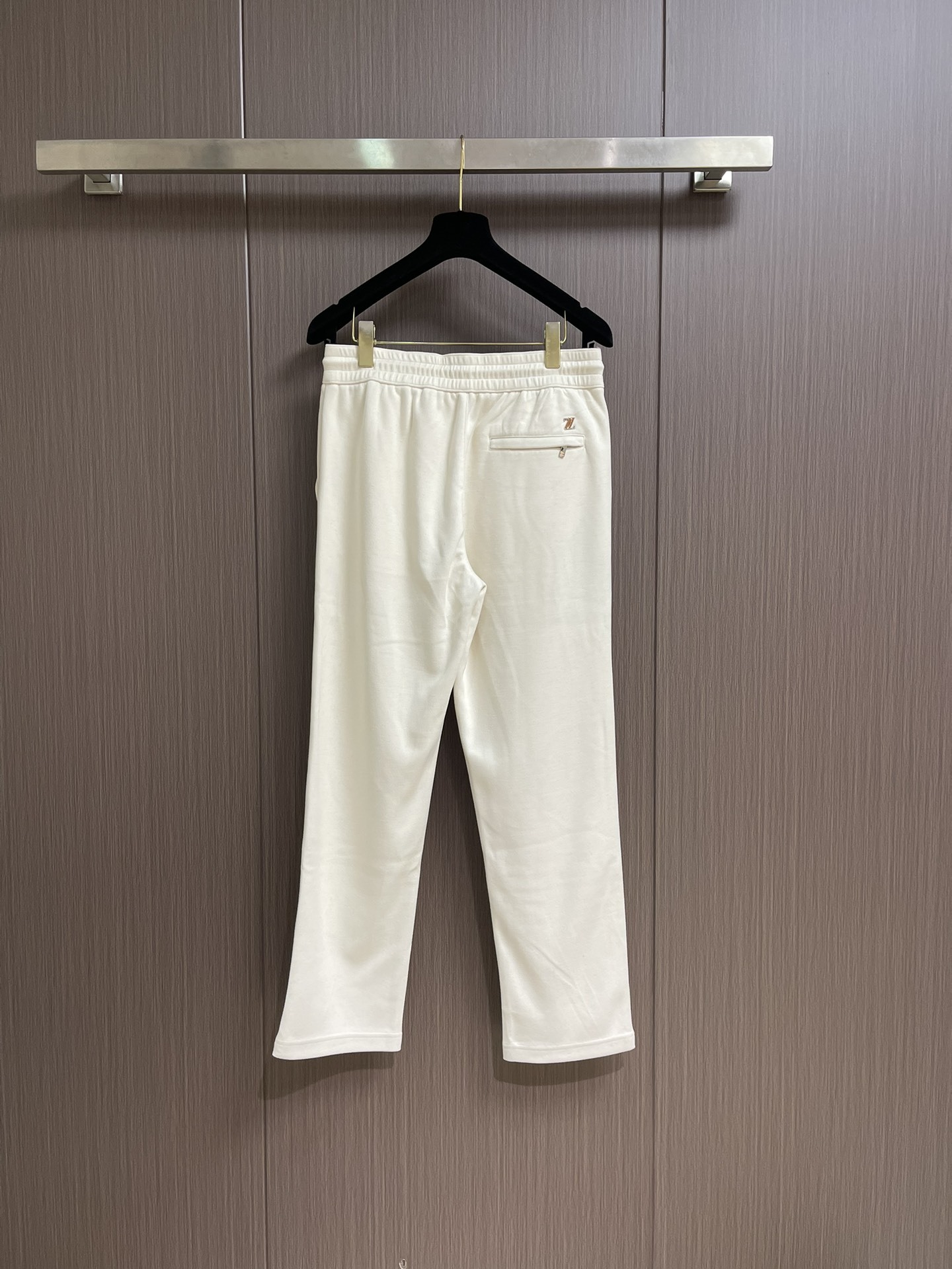 Ermenegildo Zegna 杰尼亚早秋新品休闲裤,休闲裤作为随时随地男人都能穿搭的时尚单品,简洁